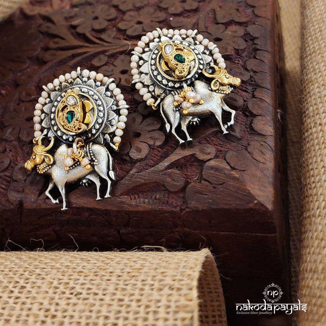 Kundan Cow Studs (Dt1179)