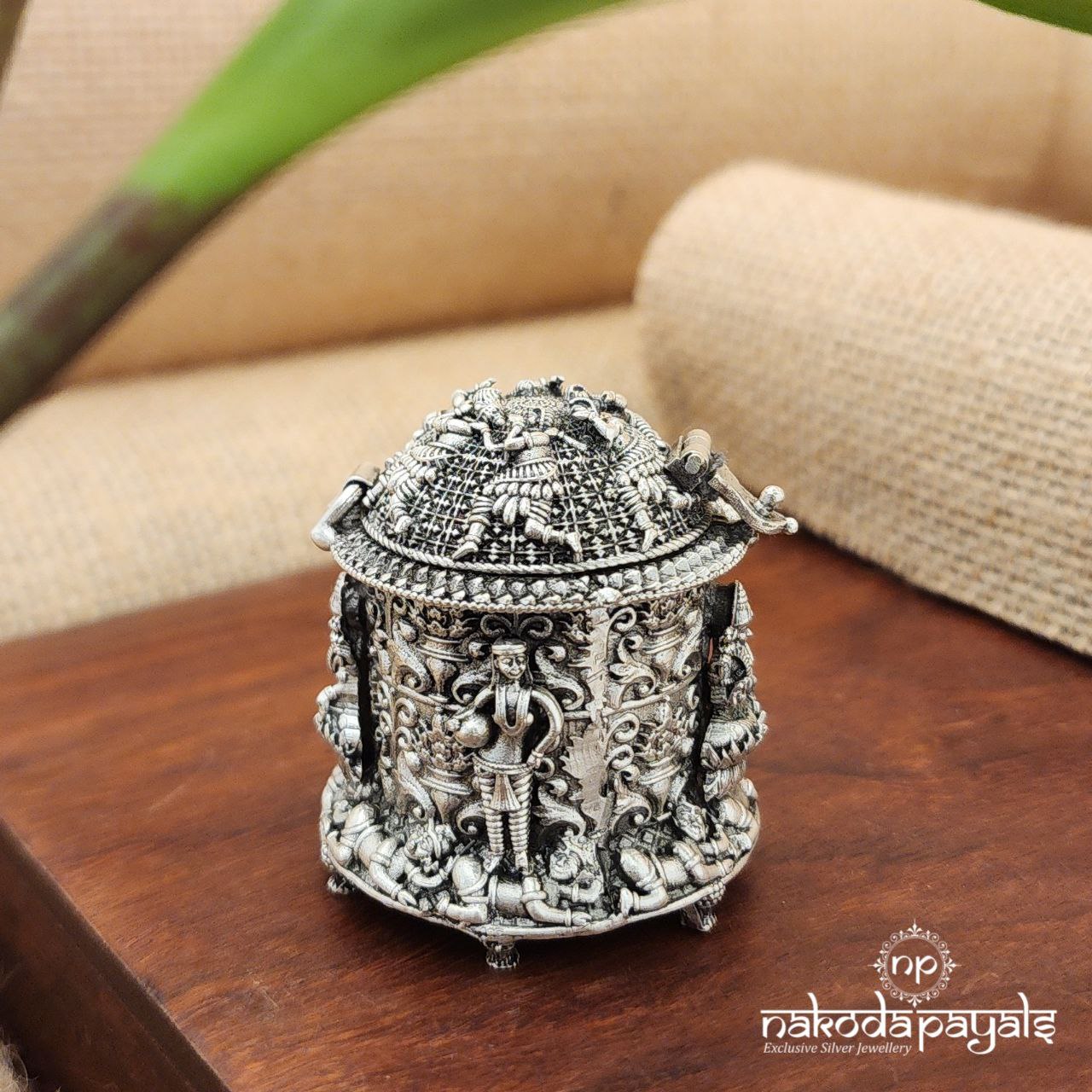 Admirable kumkum Box With Lakshmi (Aa1203)