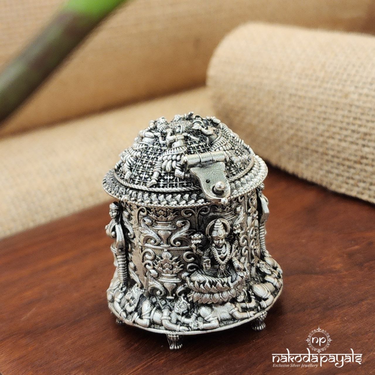 Admirable kumkum Box With Lakshmi (Aa1203)