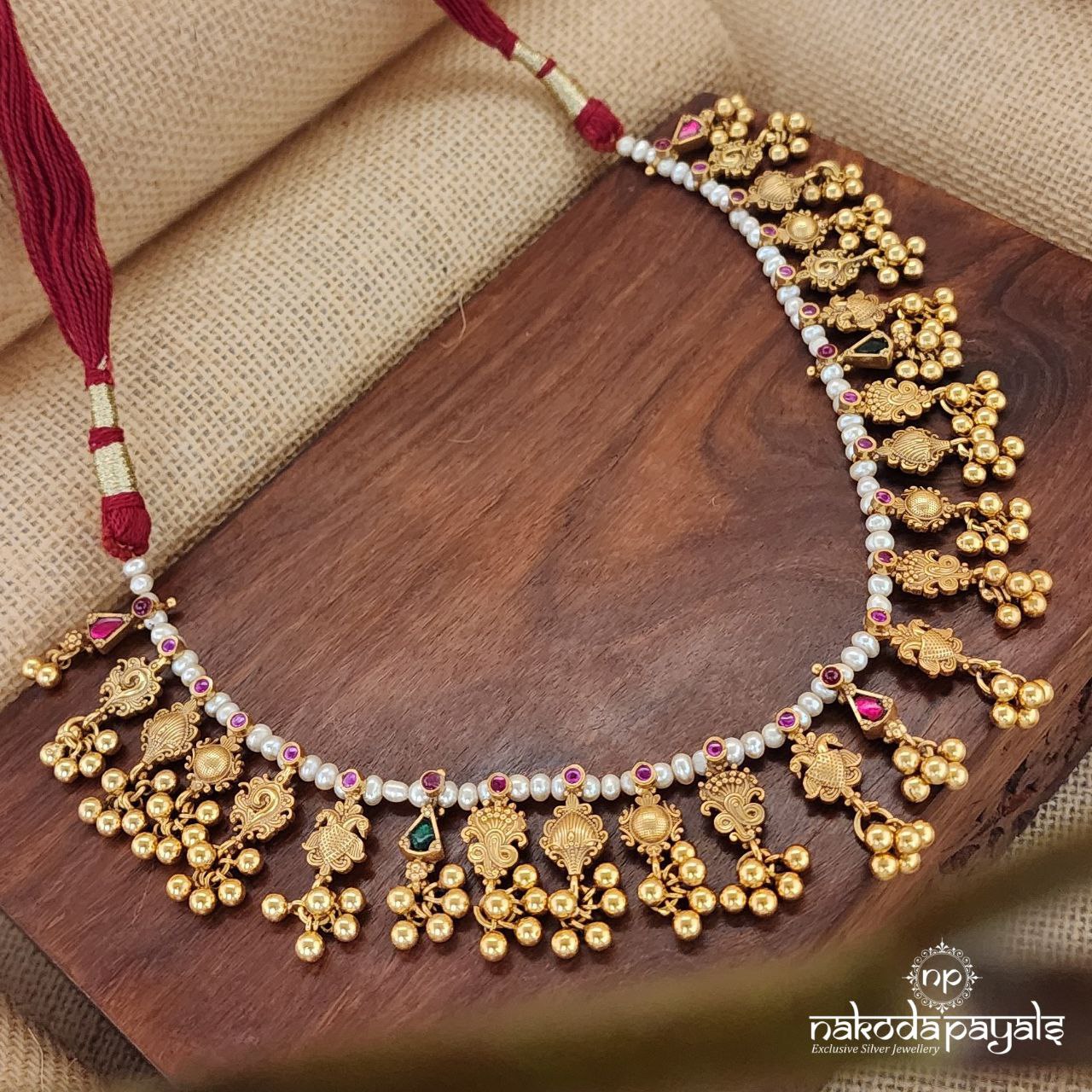 Close Neck Pearled Saaj (Gn7661)