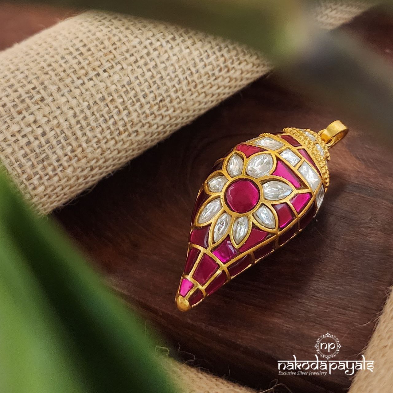 Shanka Red Pendant (Gp1771)