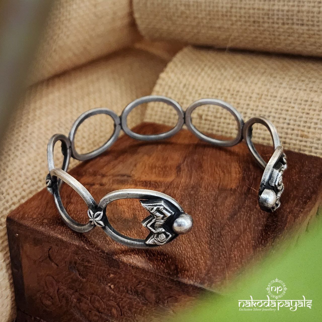 Linked circles Cuff Kada (K4911)