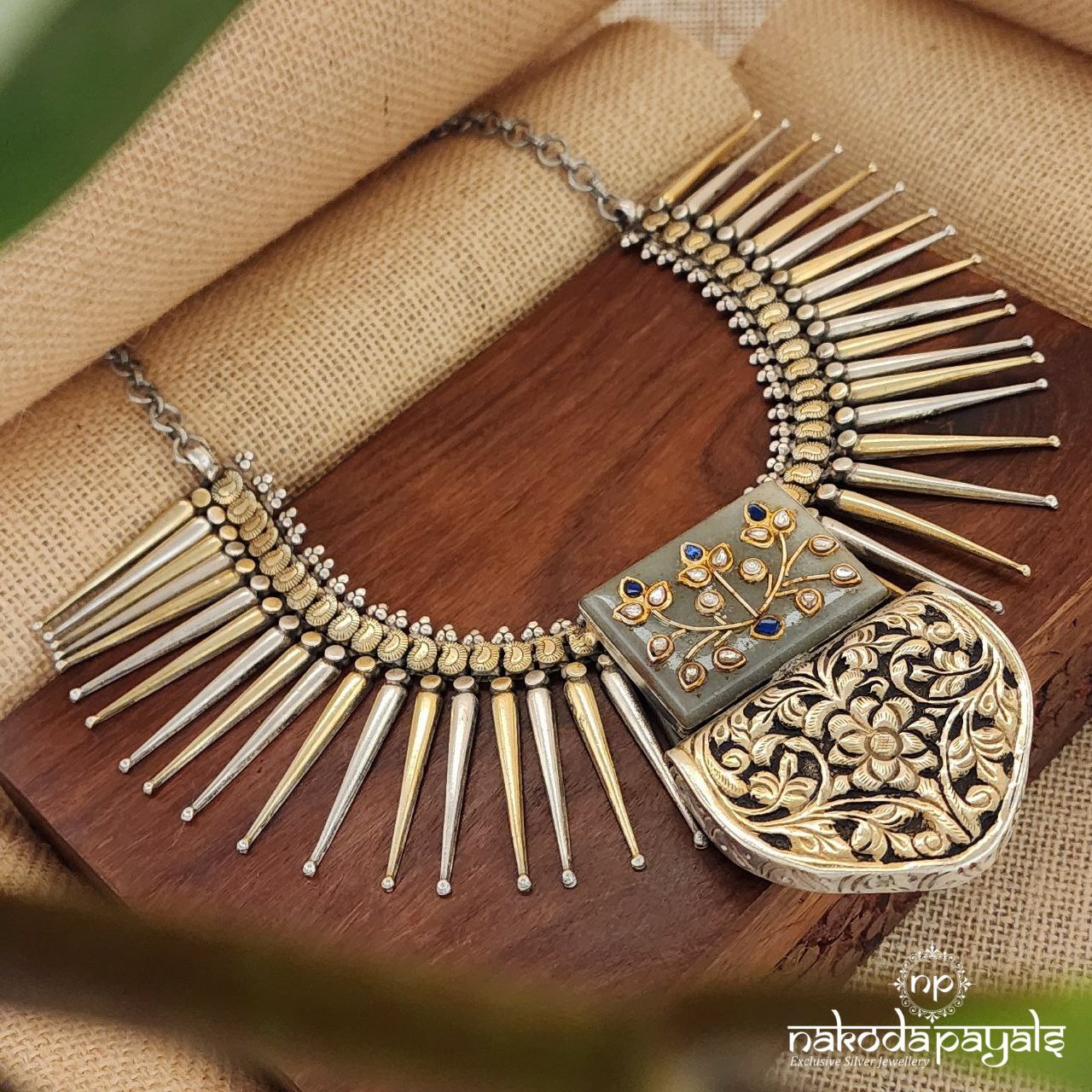 Spiky Stone Short Neckpiece (N9970)