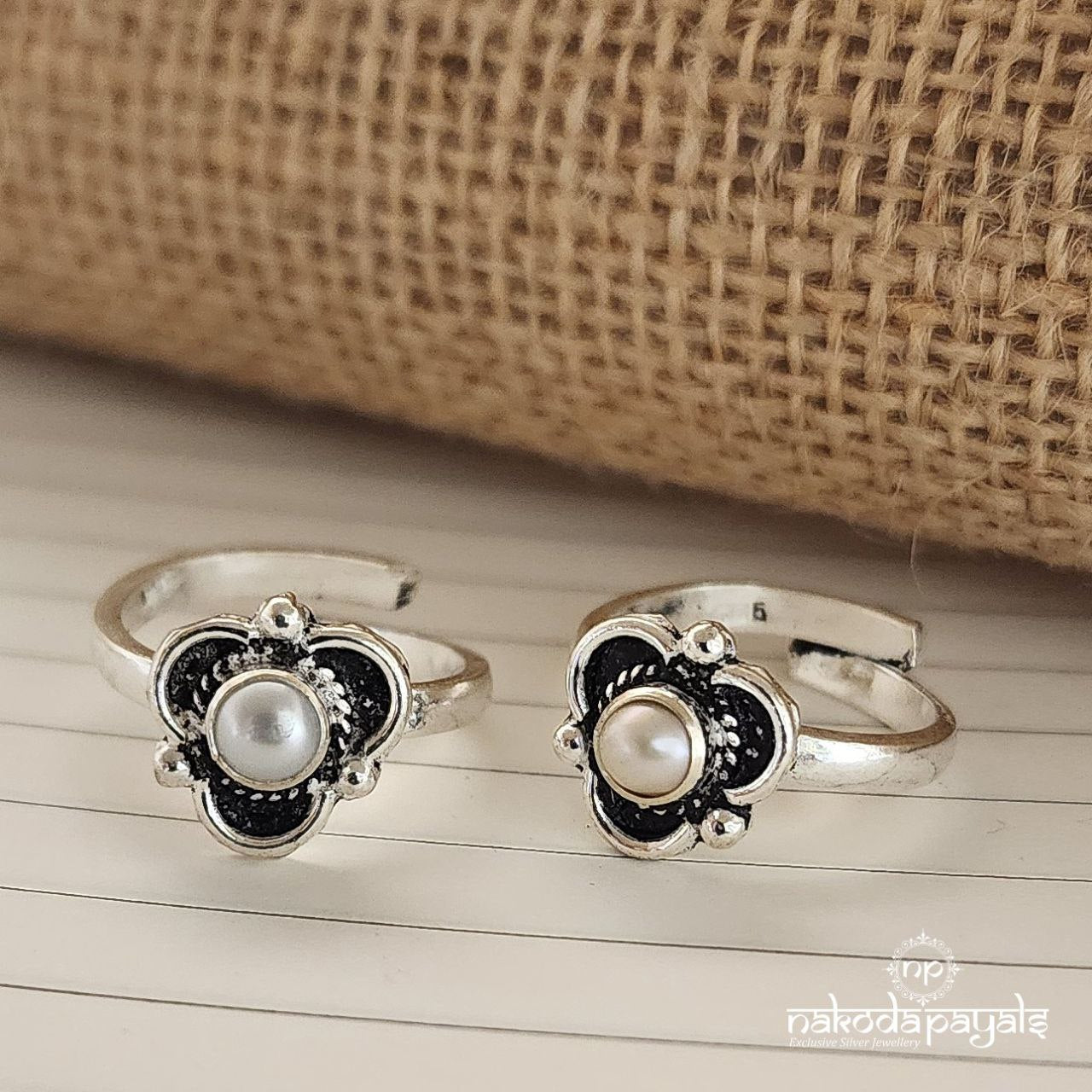 Triangular Pearl Toerings (T4112)