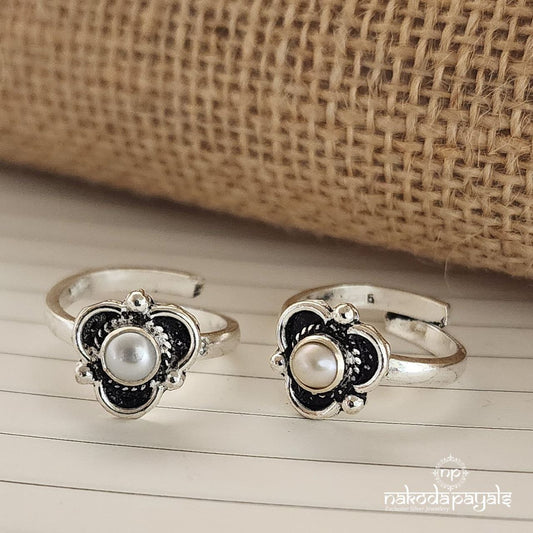 Triangular Pearl Toerings (T4112)