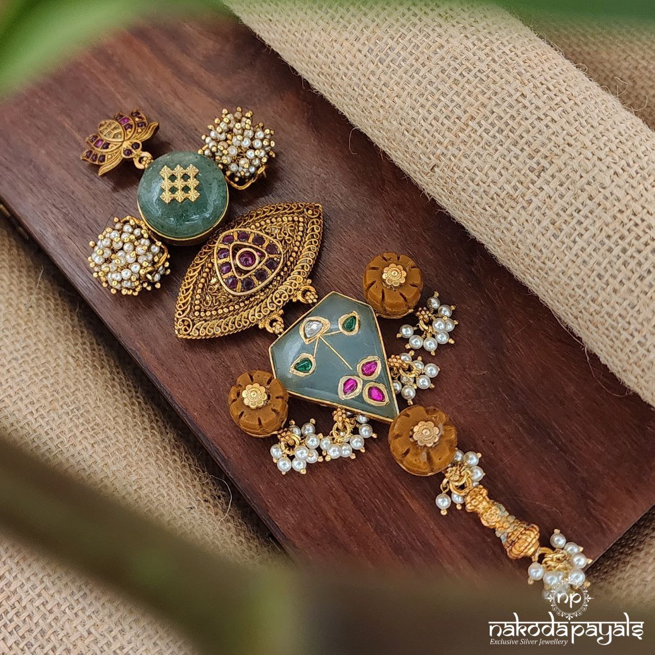 Long V Modish Pendant ( (Gp1825)