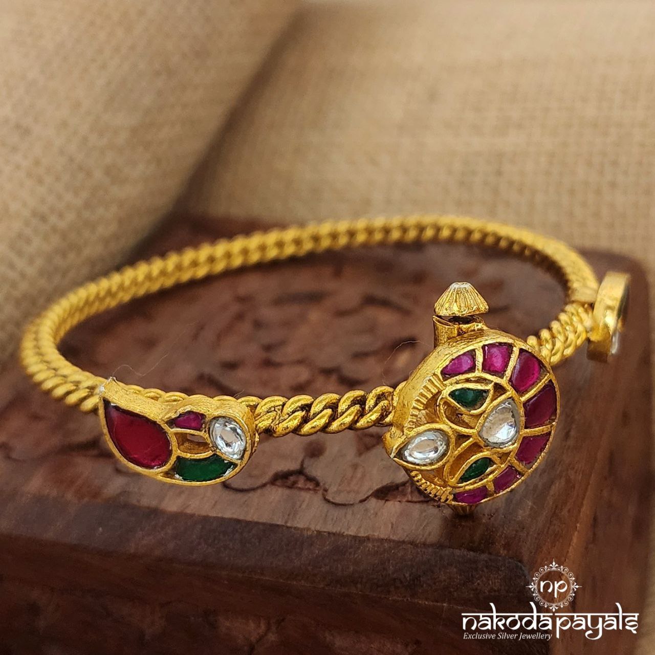 Gibbous Moon Kundan Screw Rope Kada (Gk2772)
