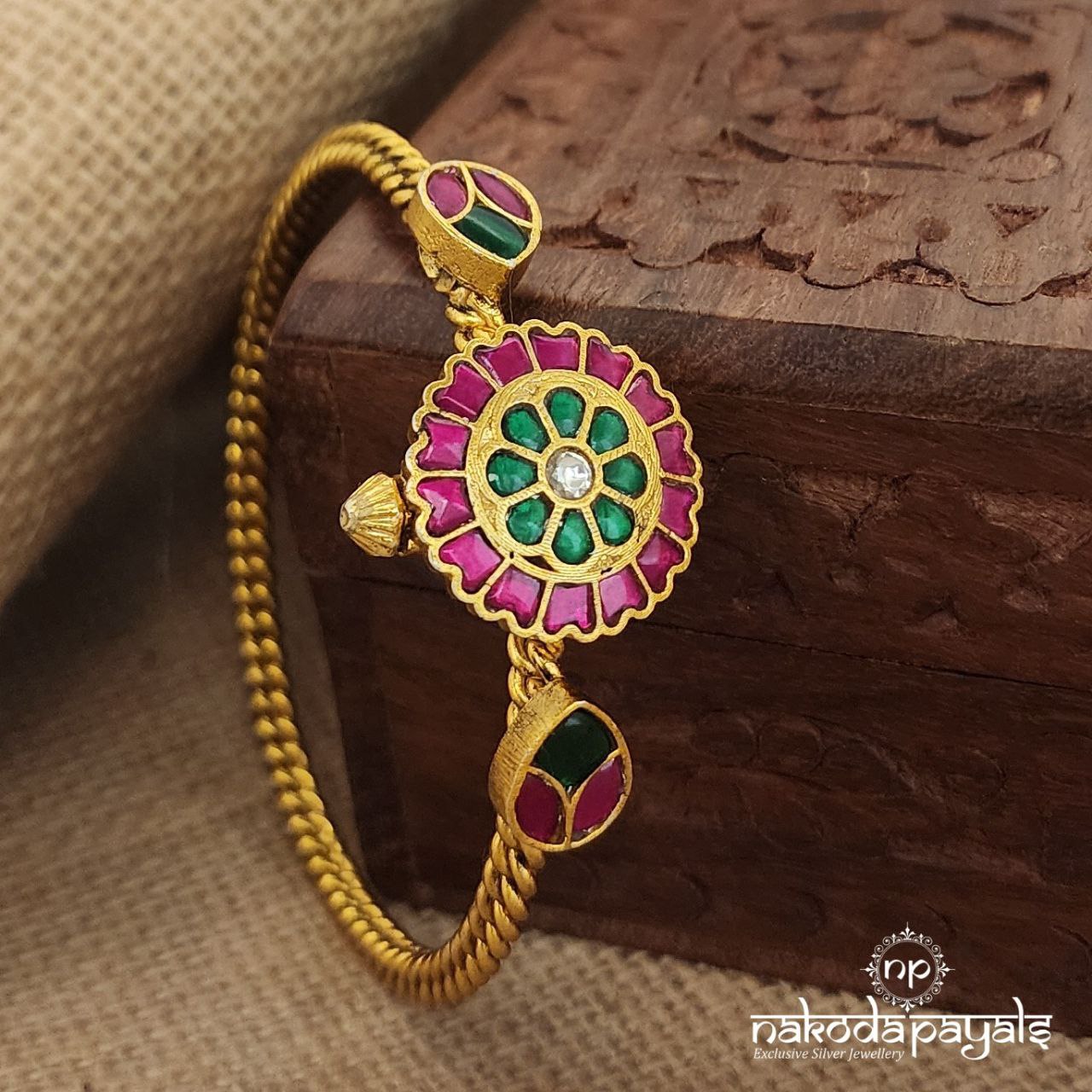 Big Floral Motif Screw Rope Kada(Gk2676)