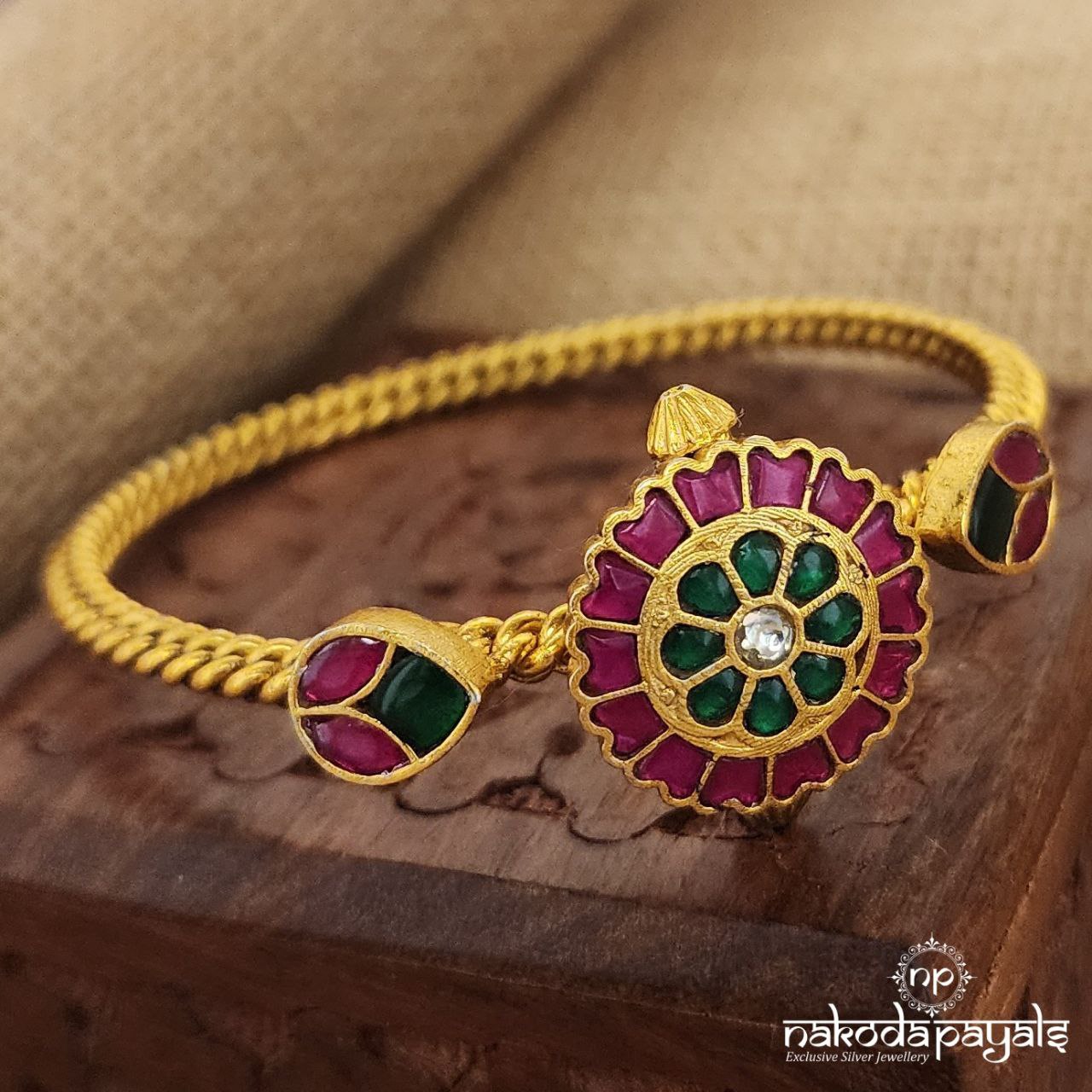 Big Floral Motif Screw Rope Kada(Gk2676)