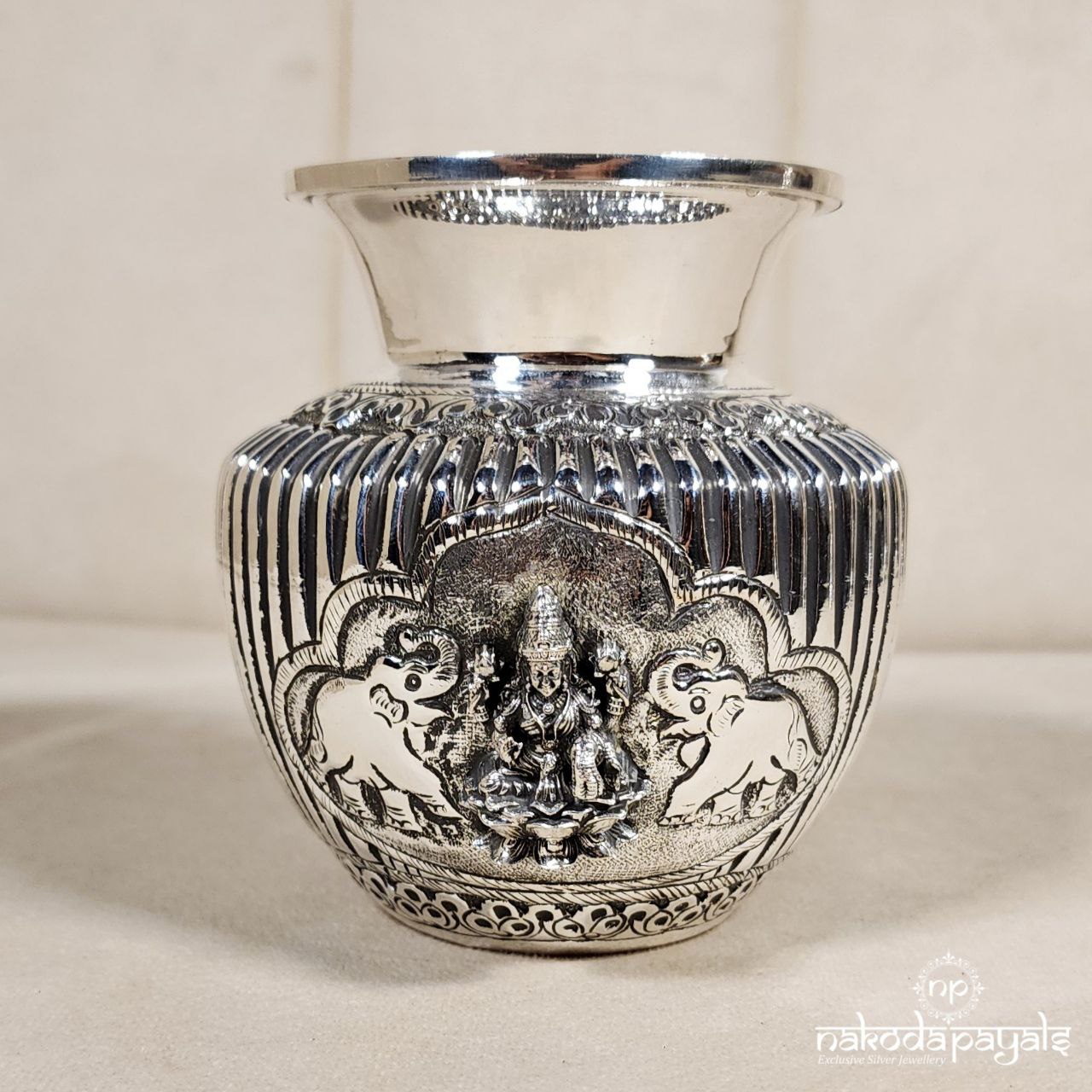 Antique Striped Lakshmi Kalasha (Aa1453)