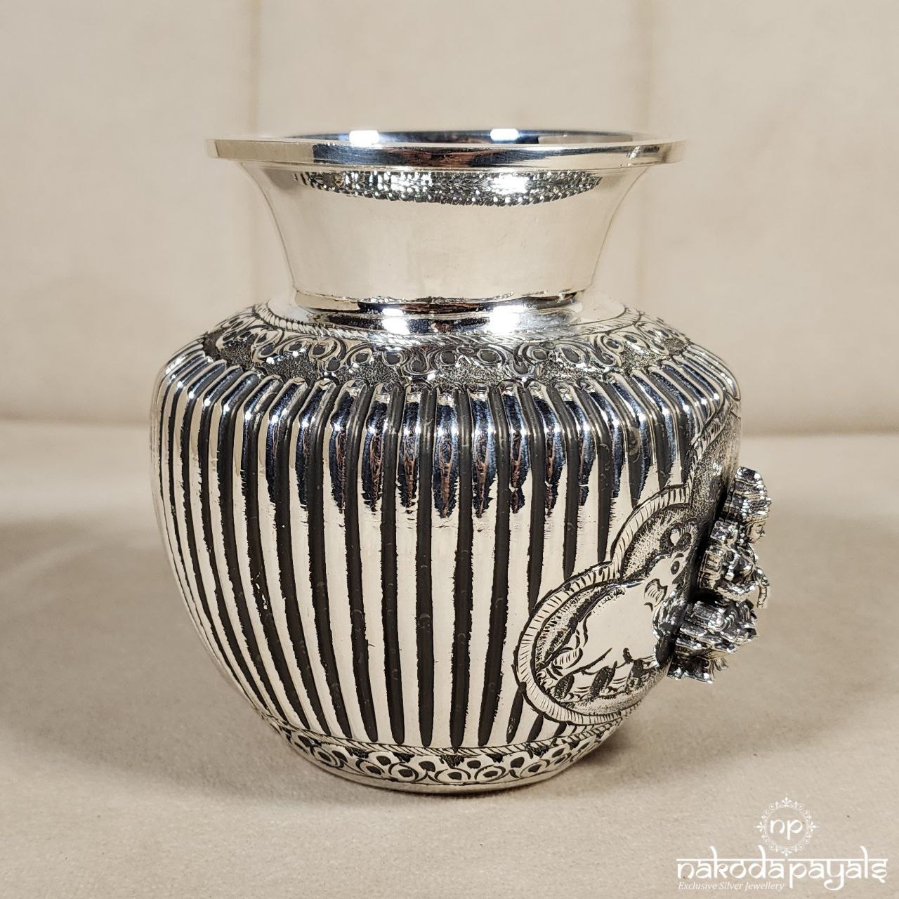 Antique Striped Lakshmi Kalasha (Aa1453)