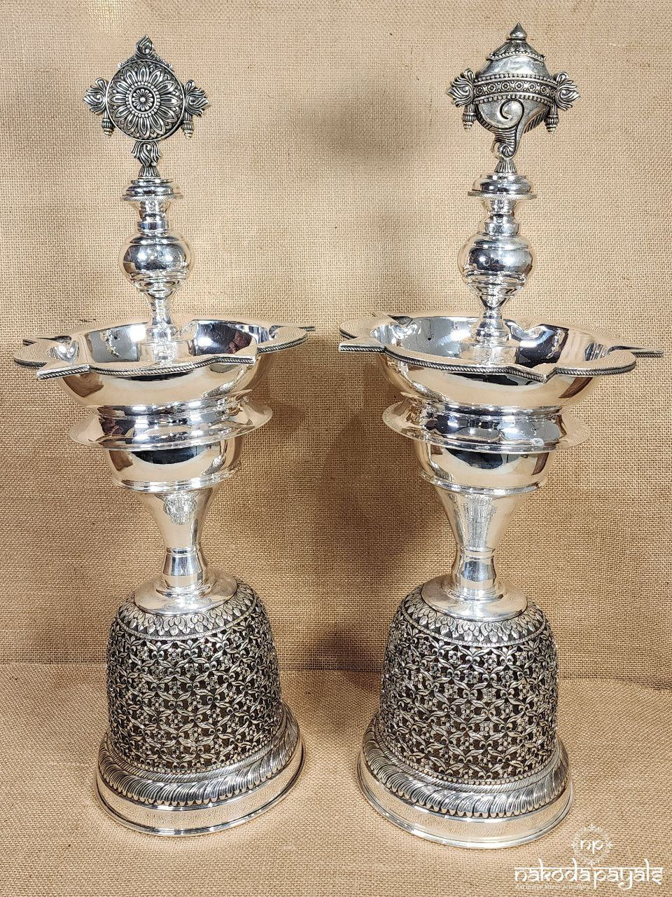 Shankhu Chakra Enormous Big Bowl Deepa Pair(Aa1456)