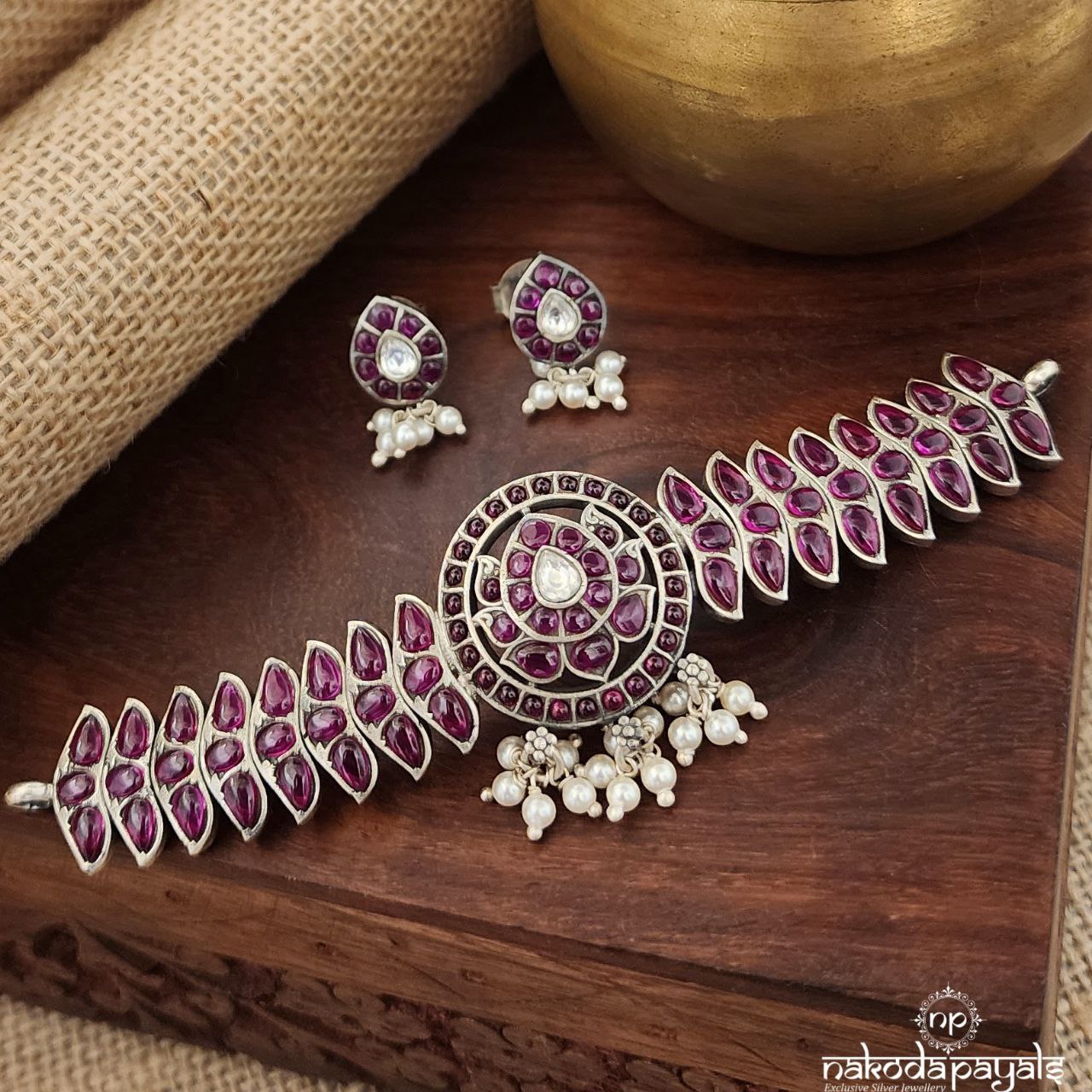 Pleasing Kemps Choker With Earrings (N10776)