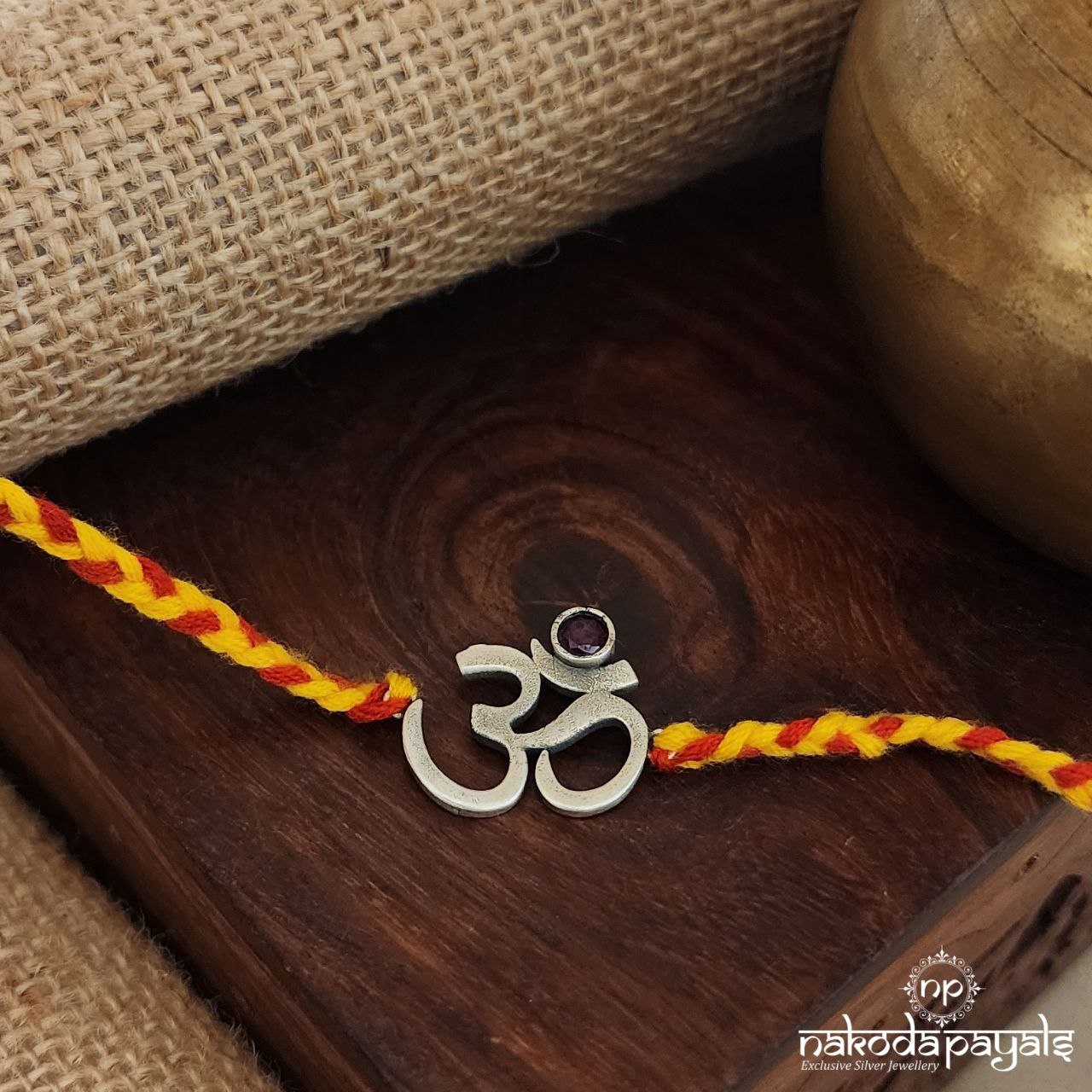 Om Moli Rakhi (R1609)