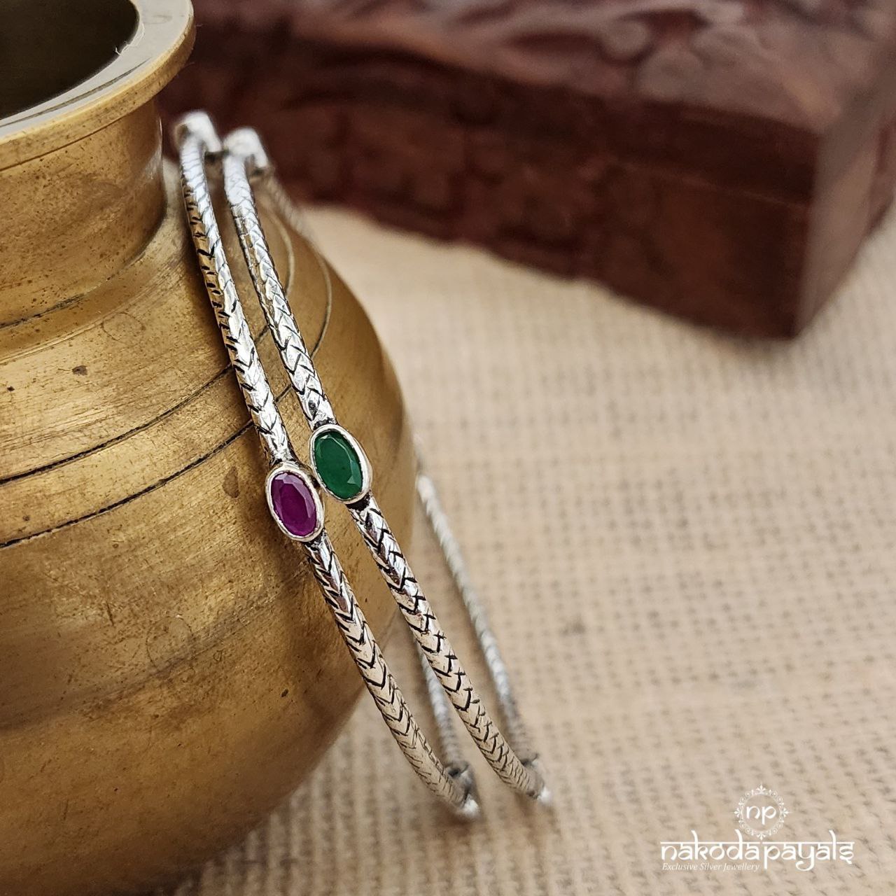 Oval Green And Red Pair Bangle(K5201)