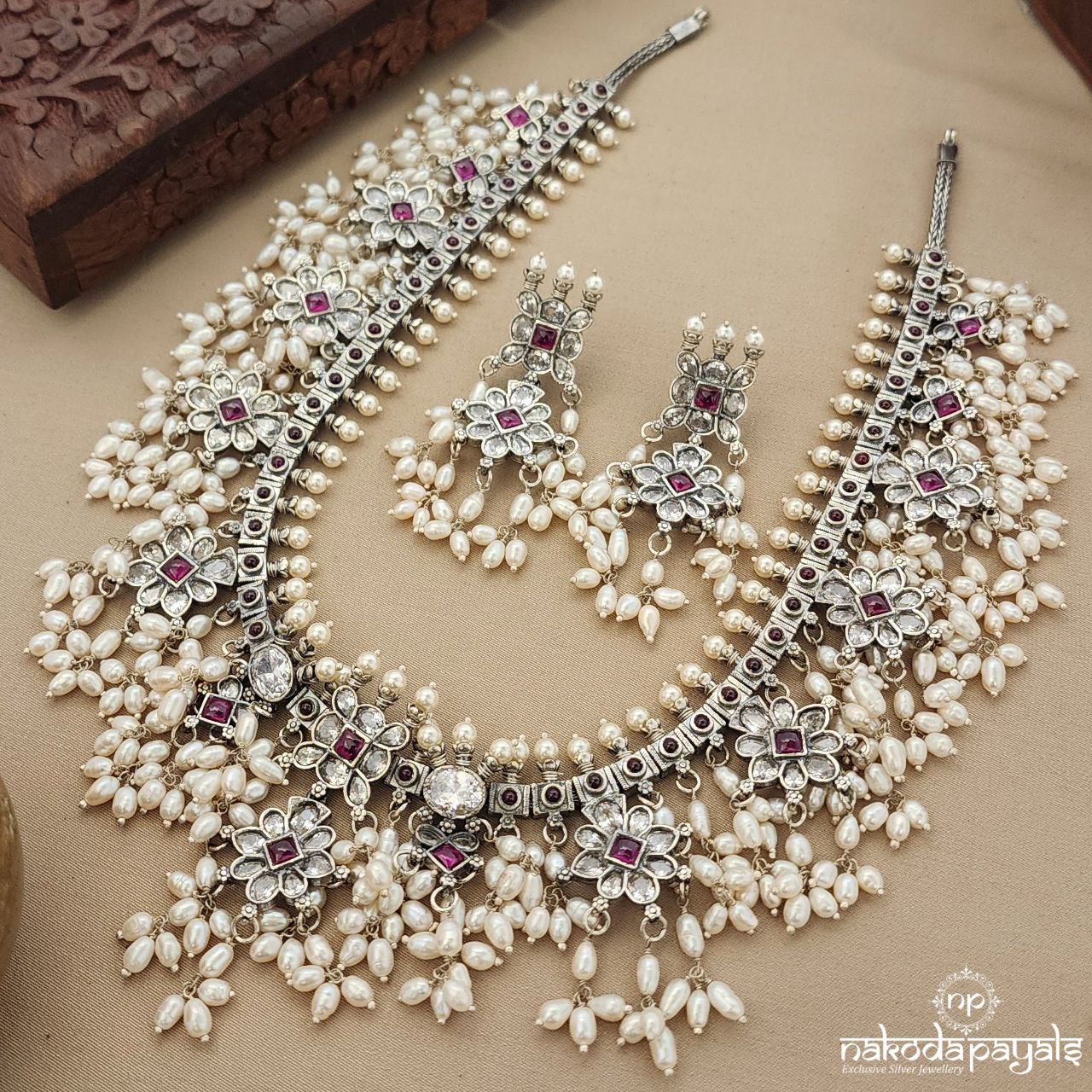 Sparkling Guttapusalu Neckpiece With Earrings (N10804)