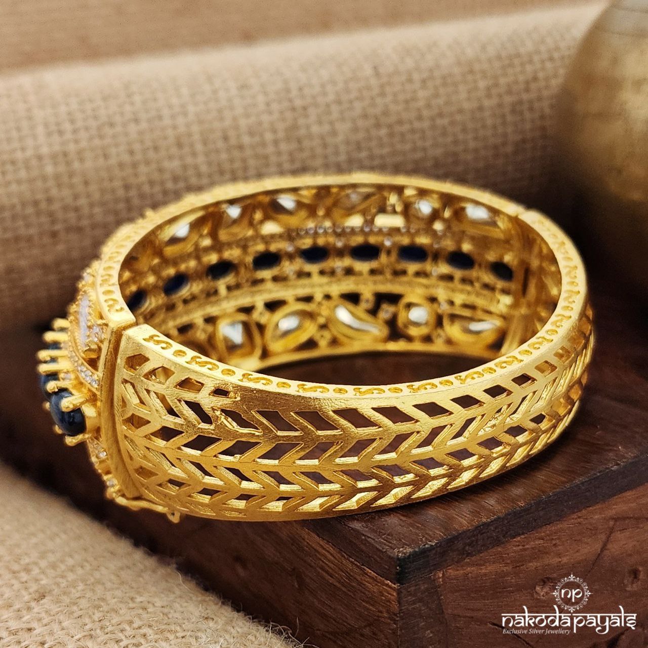 Royal Blue Moissanite Screw Kada (Gk3010)