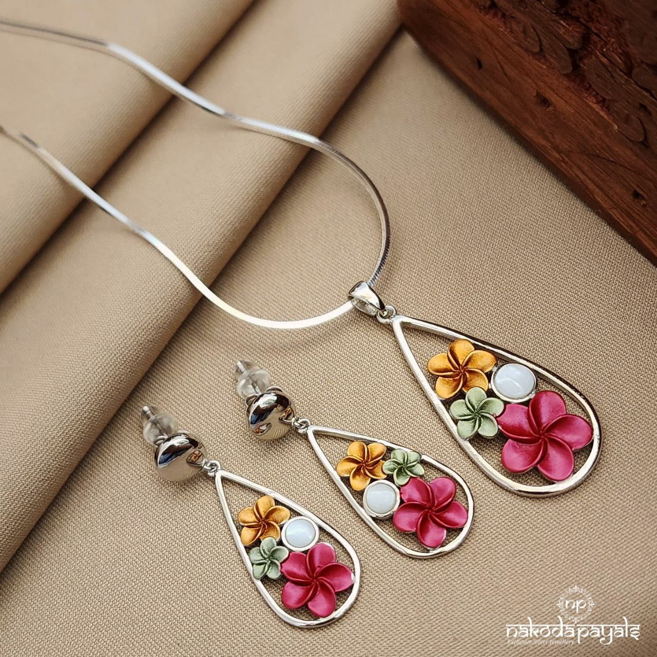Multi Flower Pendant Set (St3497)