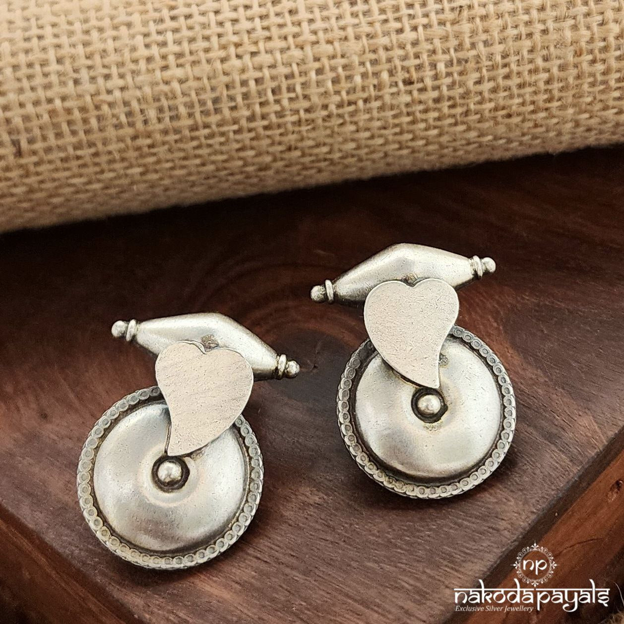 Hearty Oxidised Studs(S3515)
