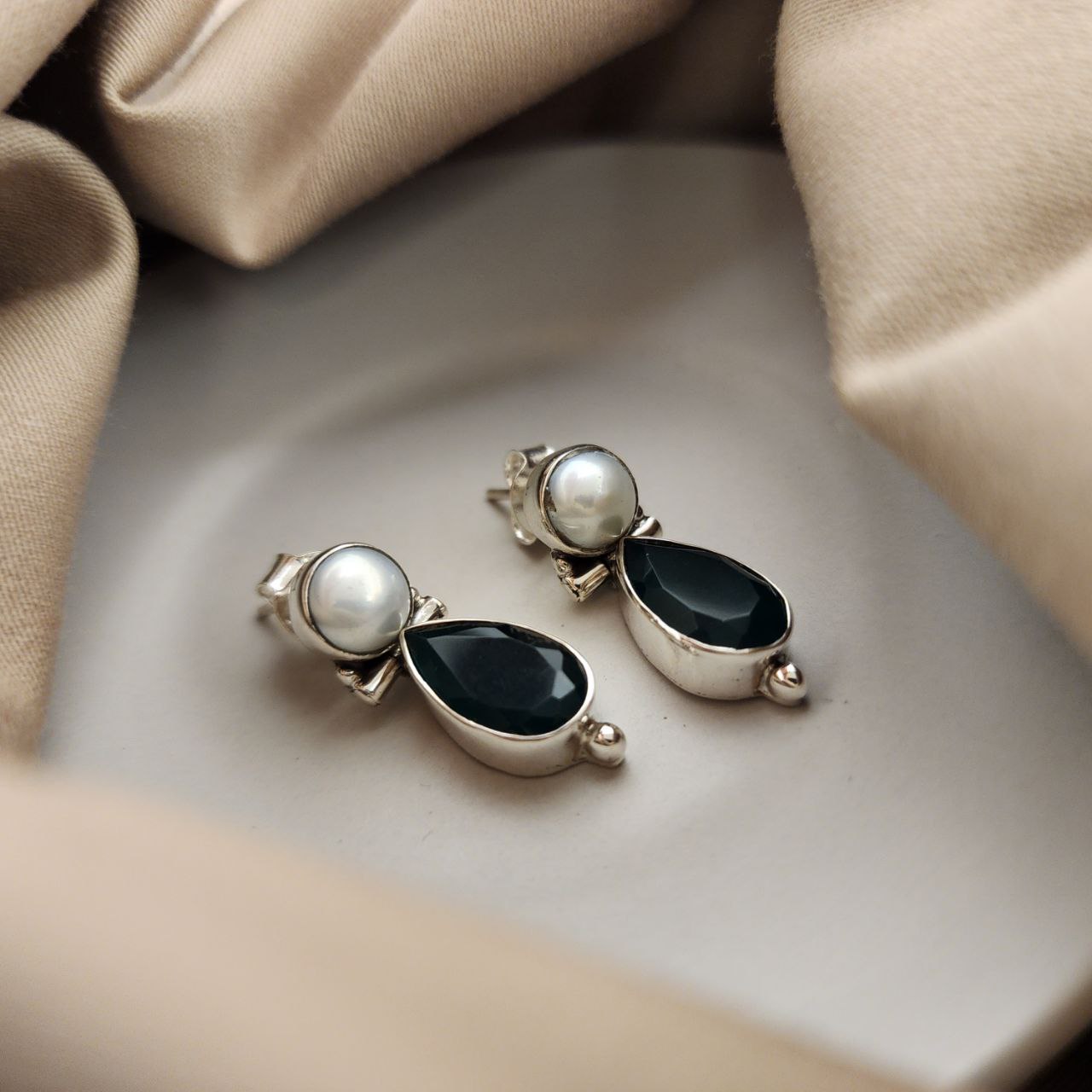 Drop Earrings (H2000-05)