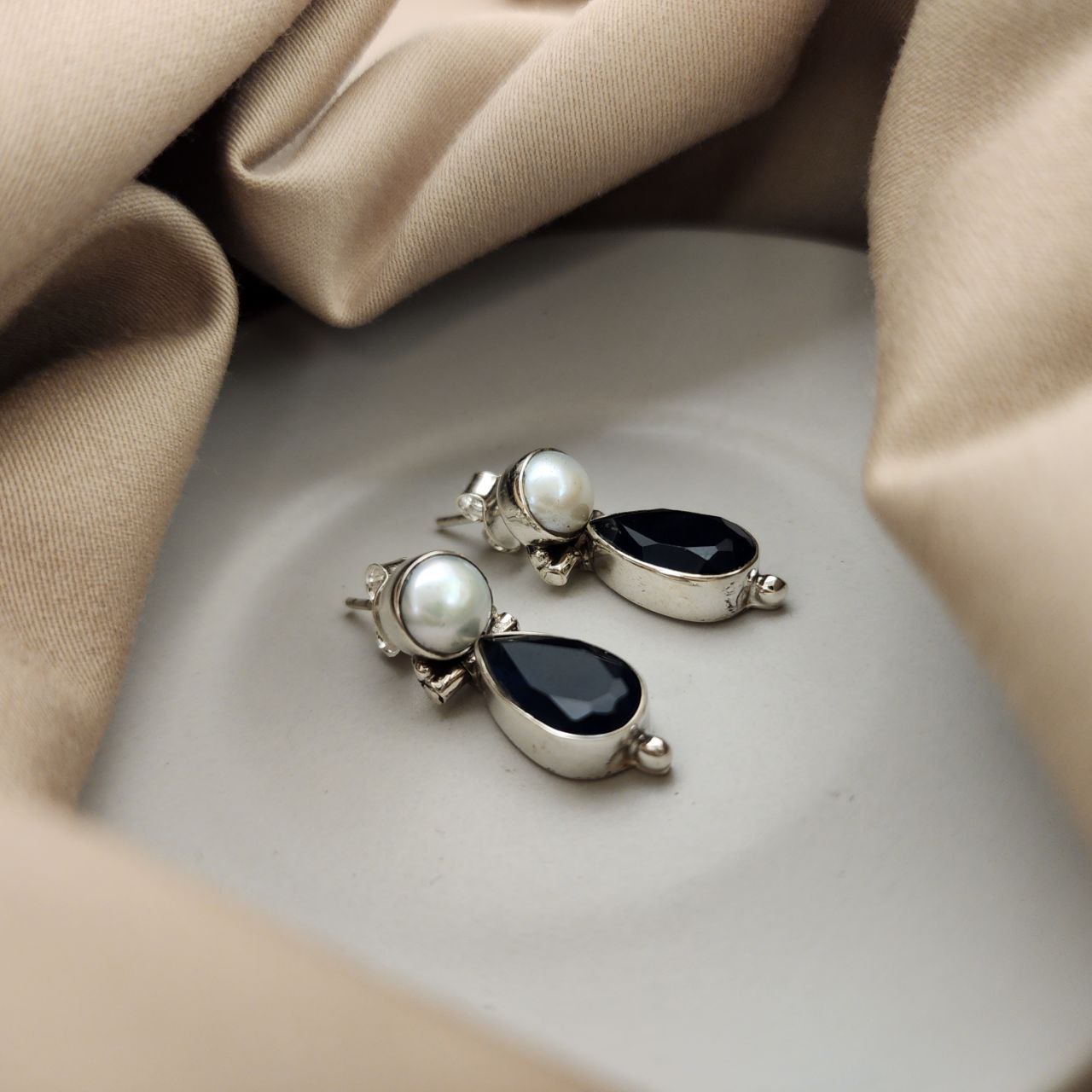 Drop Earrings (H2000-05)