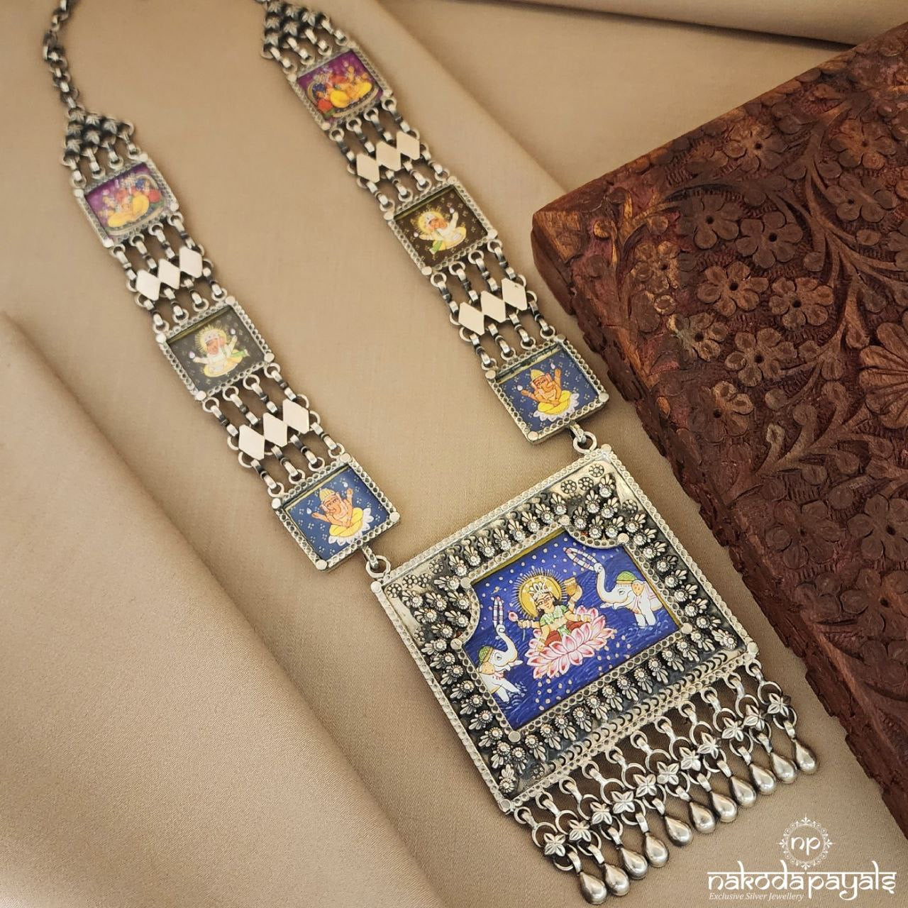 Tranquil Thread Painted Neckpiece (N10389)