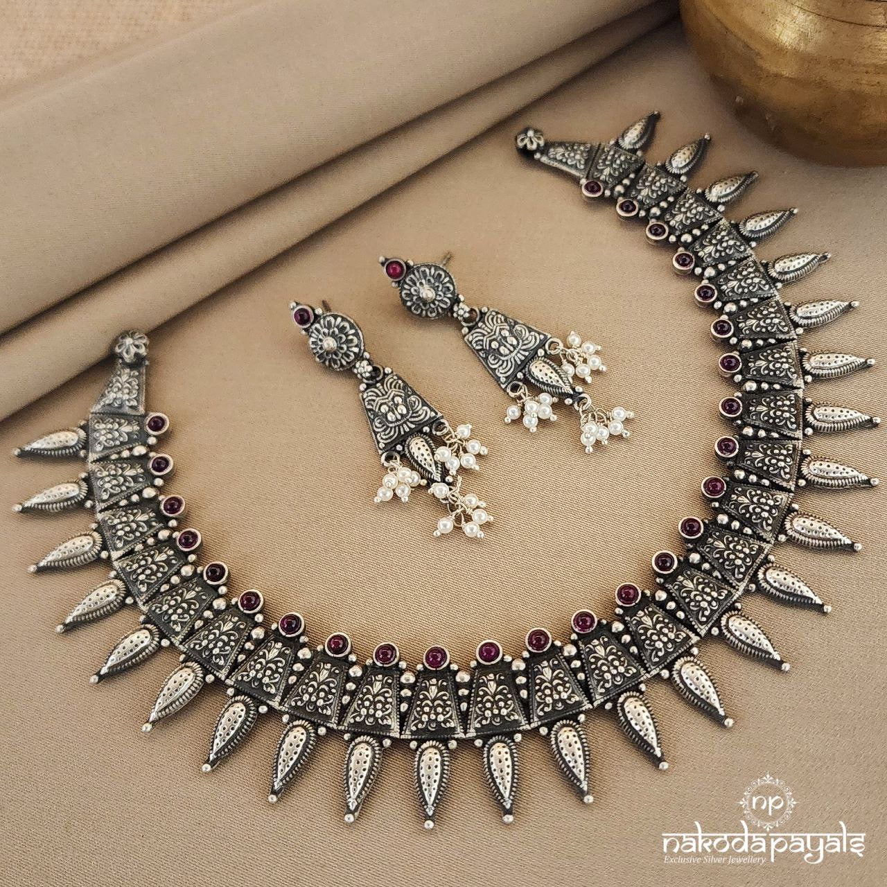 Leafy Neckpiece With Earrings (N10402)