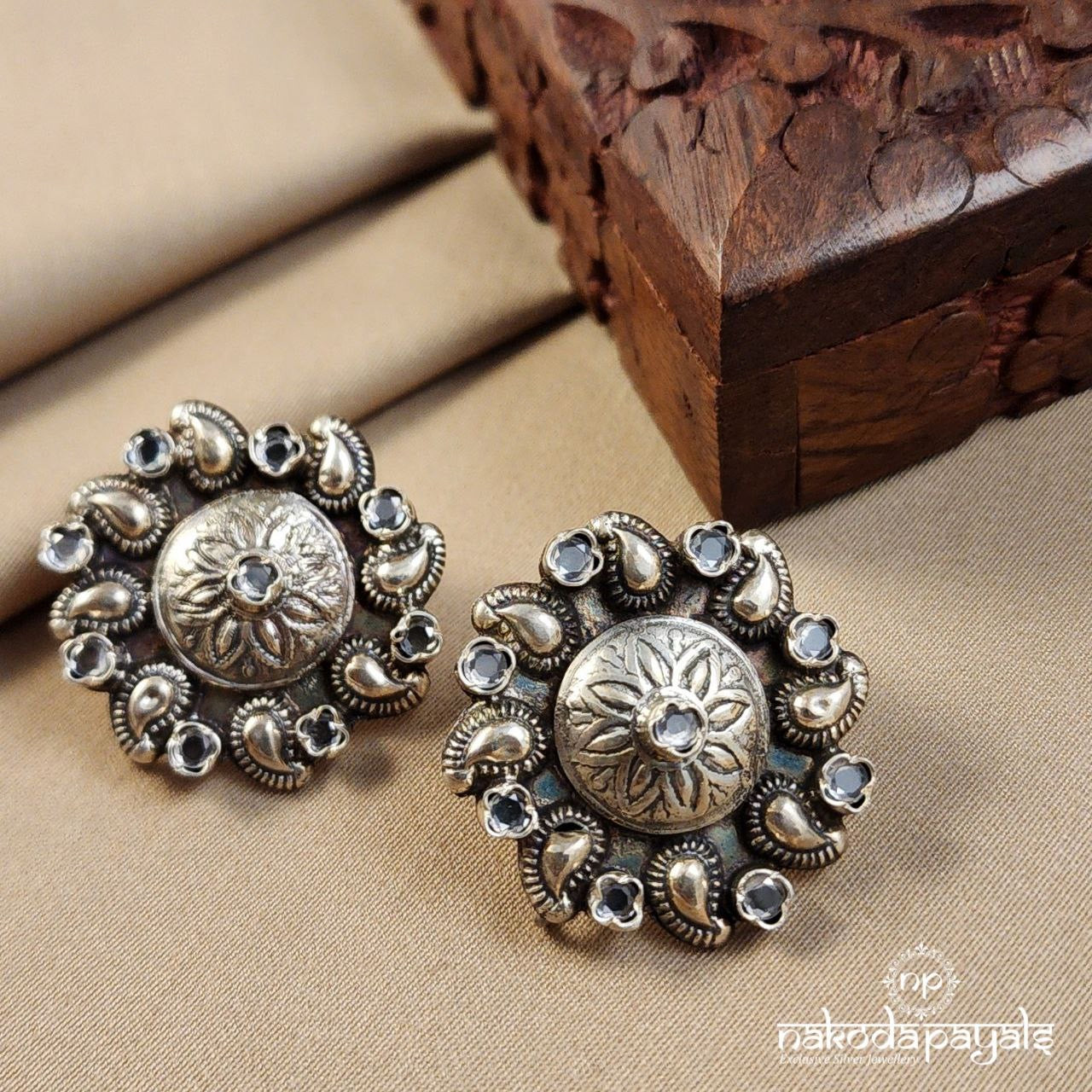 Leafy Studs (S9352)