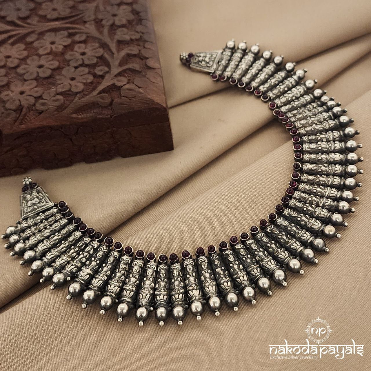 Graceful Light Weight Neckpiece (N9711)