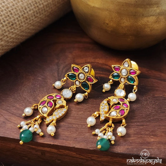 Sparkling Peacock Pearl Drops Earrings (Ge8744)