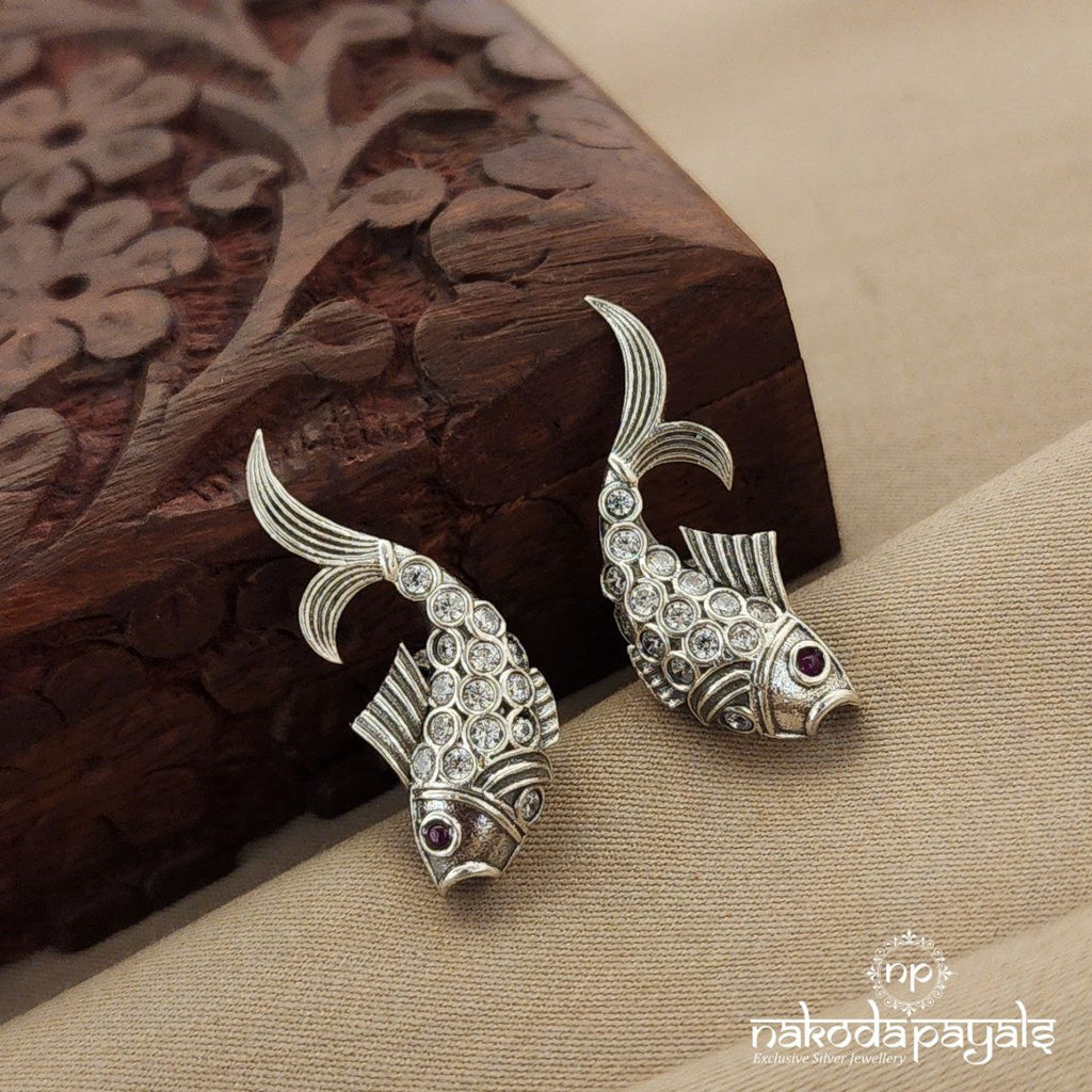 Sparkling White Fish Studs (S9162)