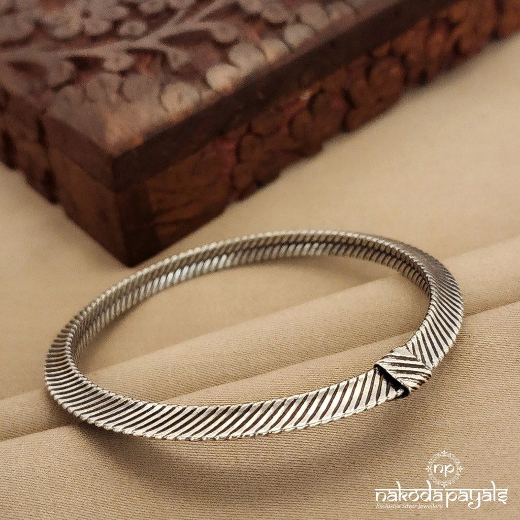 Striped Oxidised Openable Kada (K4701)