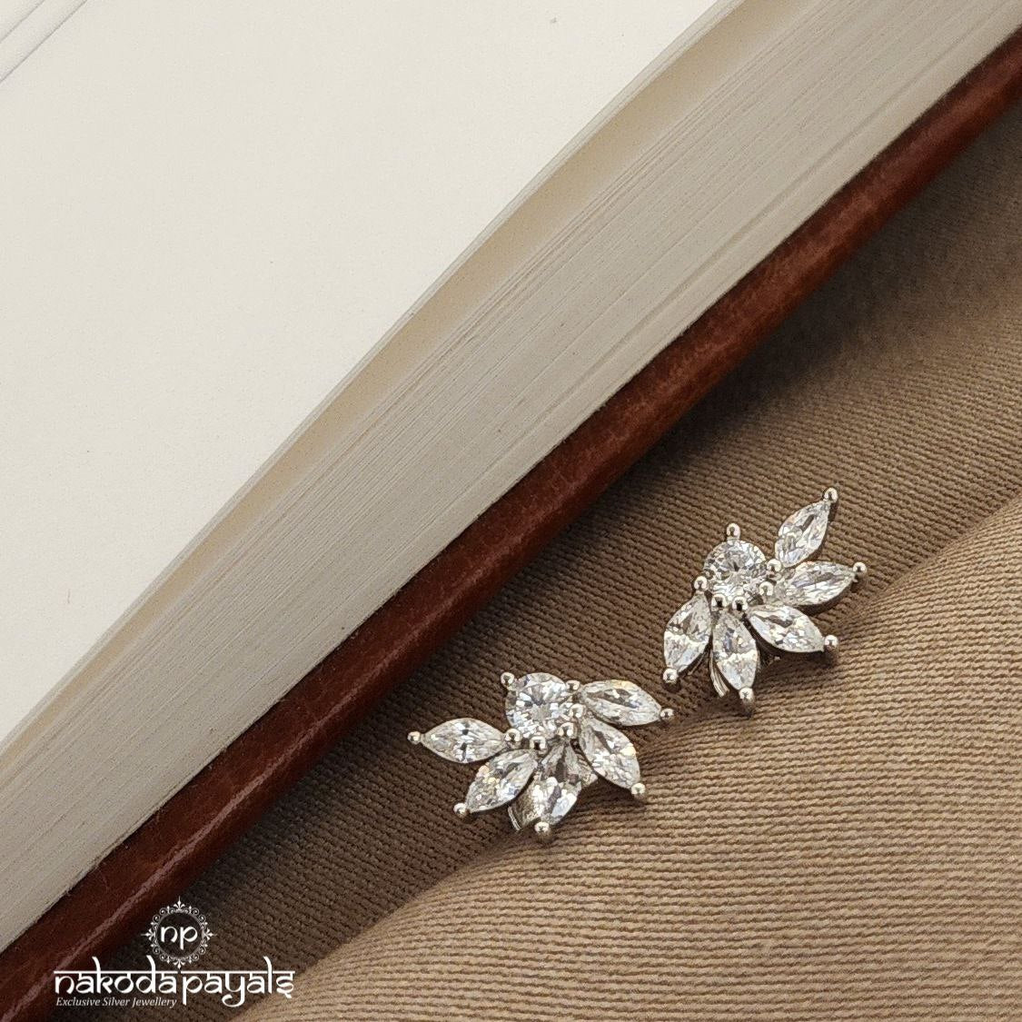 Twee Floral Earrings (St2612)