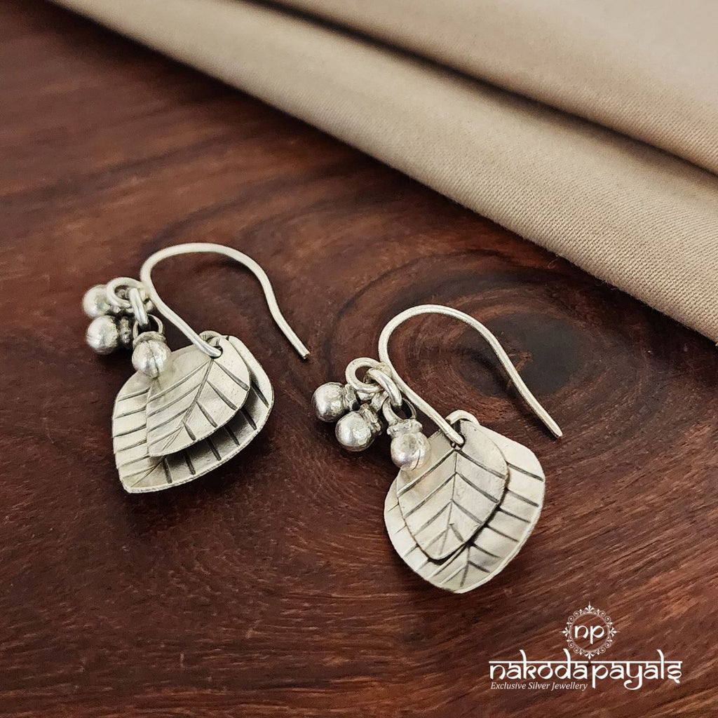 Beauteous Leaf Drops Earrings (C7918)