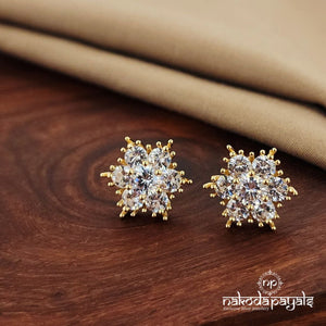 White Floral Sparkling Moissanite Studs (Ge7989)