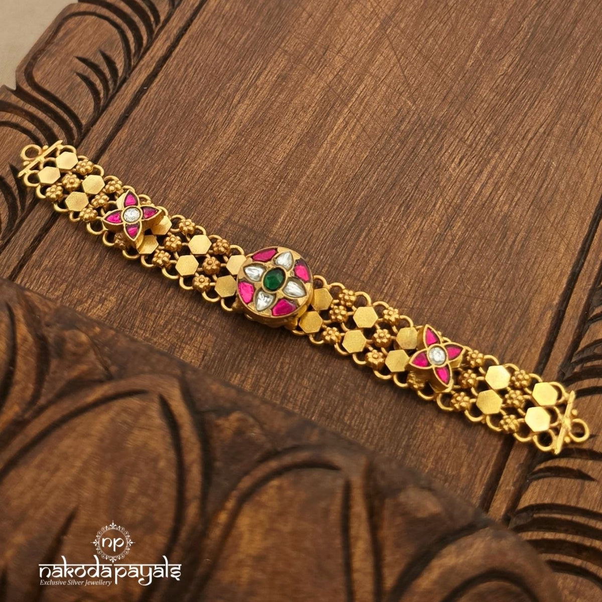 Floral Belted Kundan Choker (Gn10990)