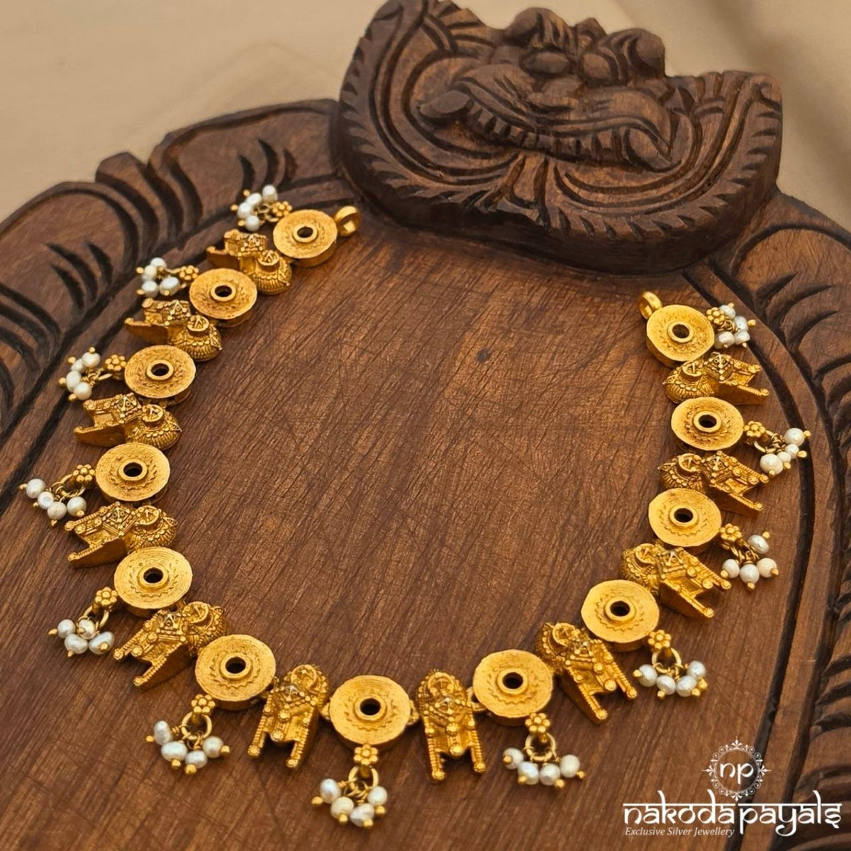 Circular Pearl Drop Neckpiece (Gn10991)