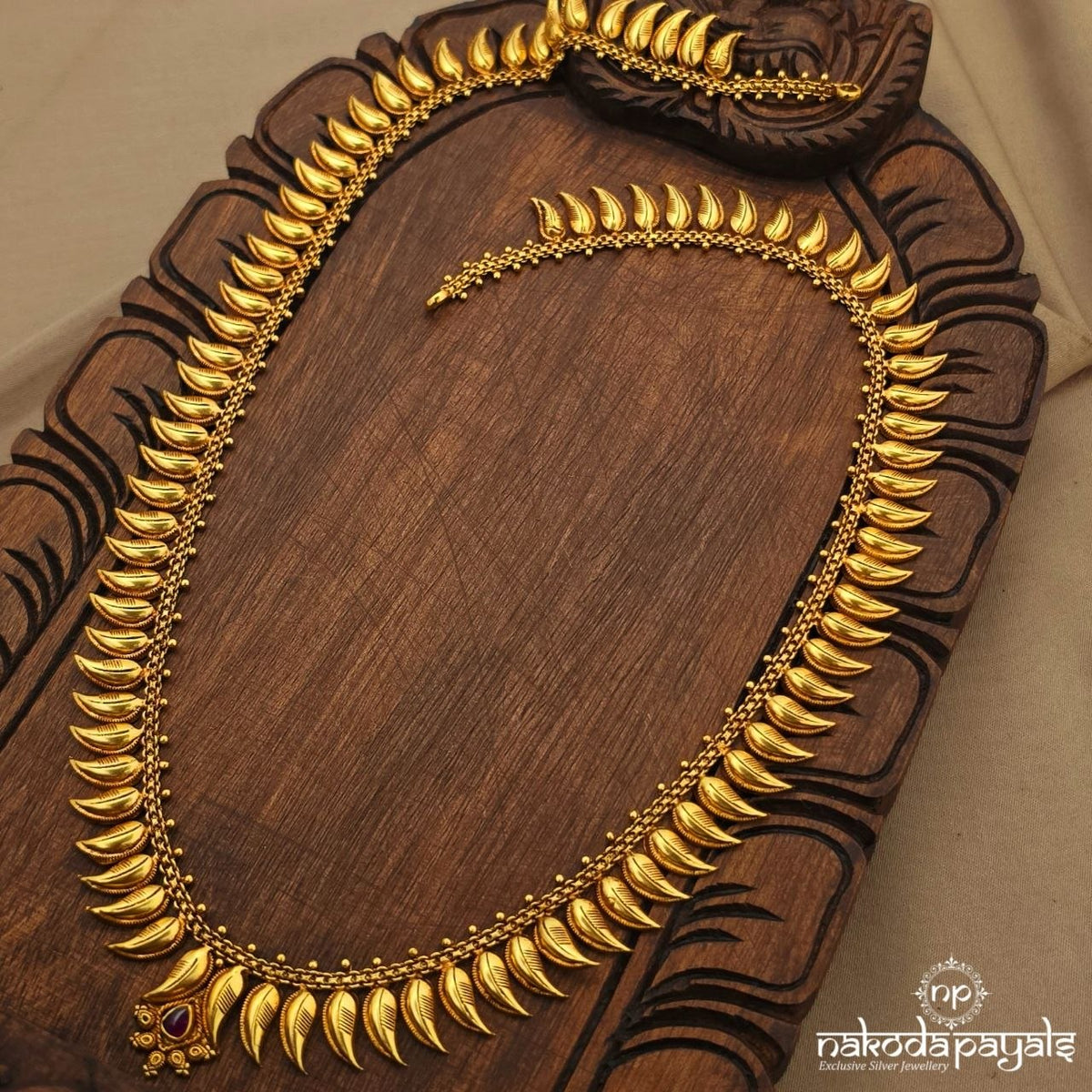 Red Leafy Neckpiece (Gn10999)