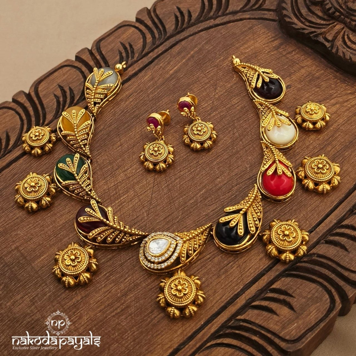 Floral Navratna Neckpiece With Earrings (Gn11071)