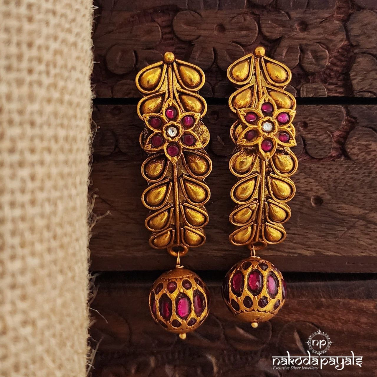 Curvy Floral Ball Drop Kundan Earrings (Ge9800)