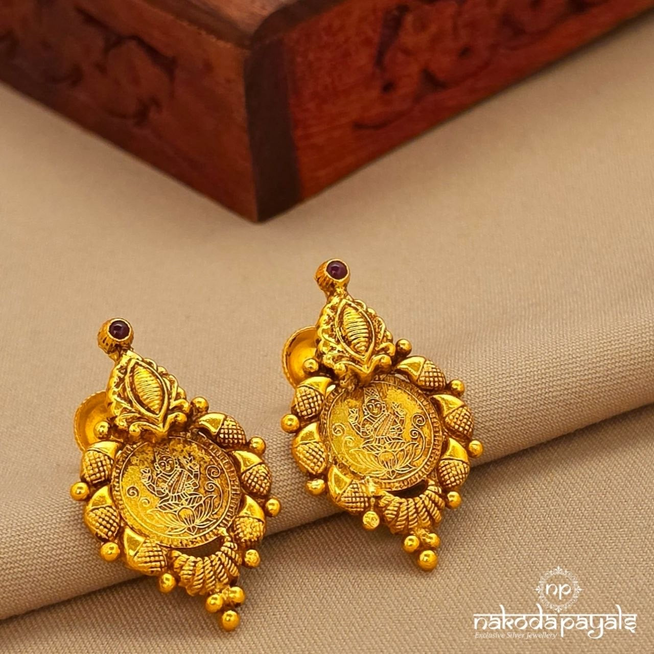 Leafy  Coined Studs (Ge10570)