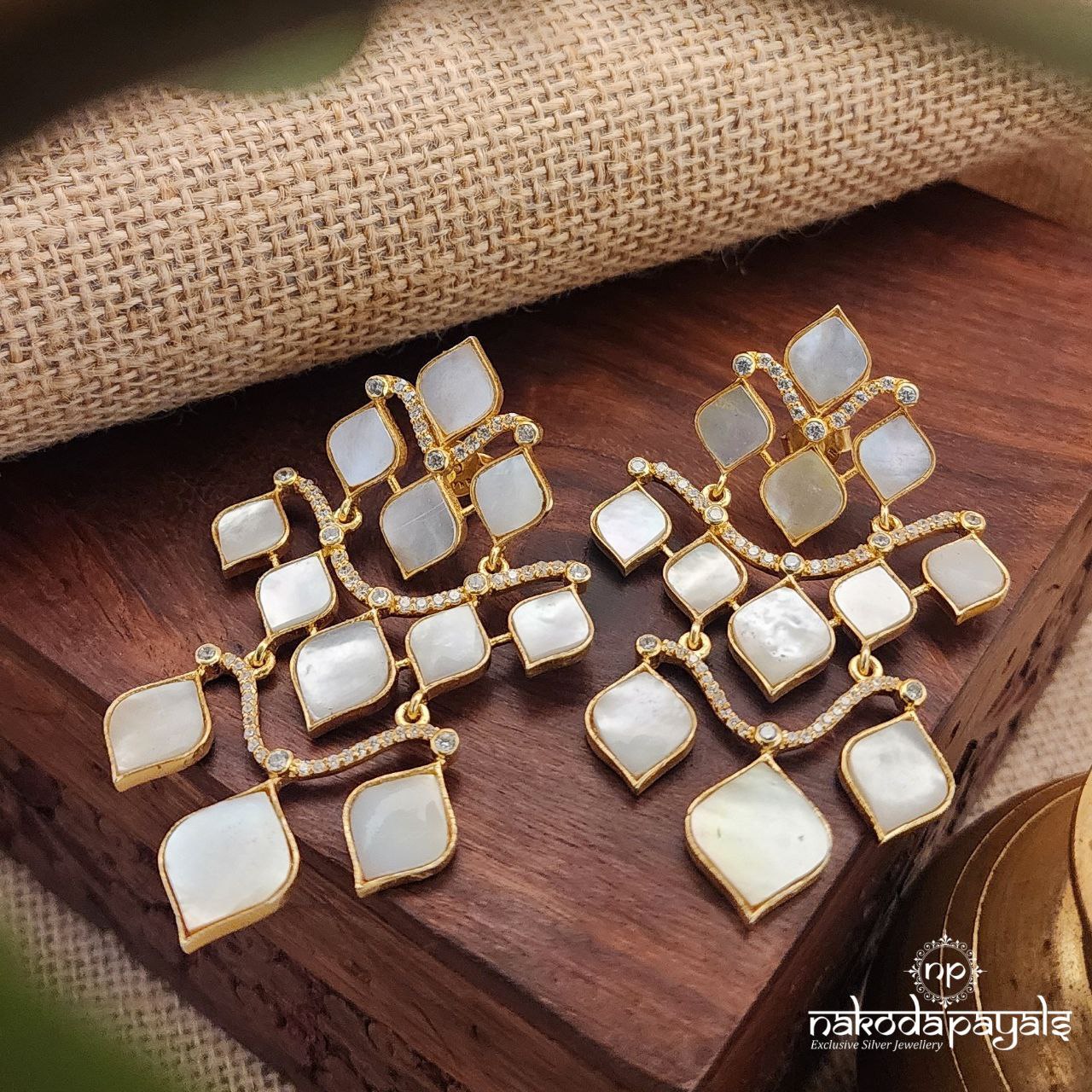 Mother Of Pearl Chandbali (Ge8308)