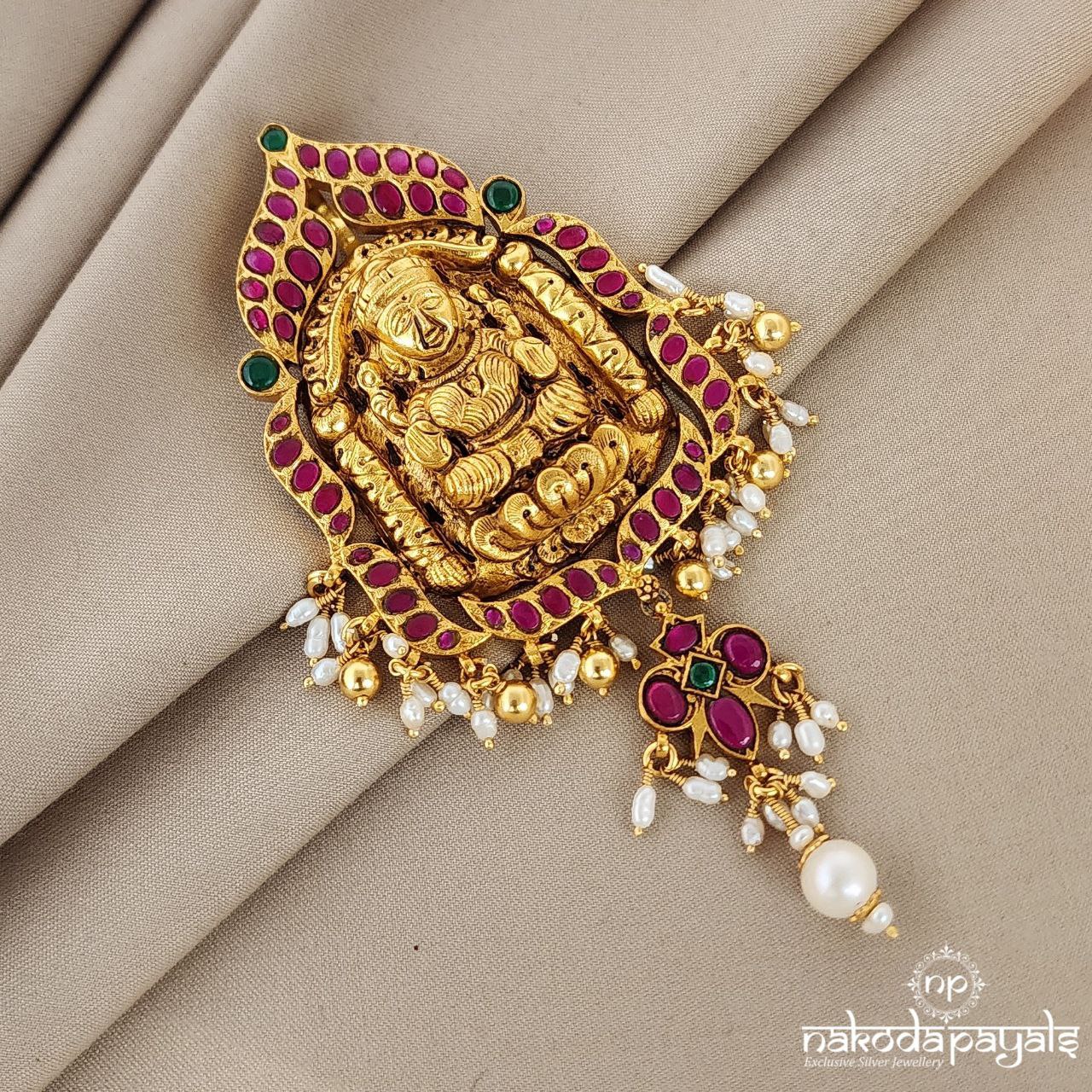 Kundan pendant deals in gold