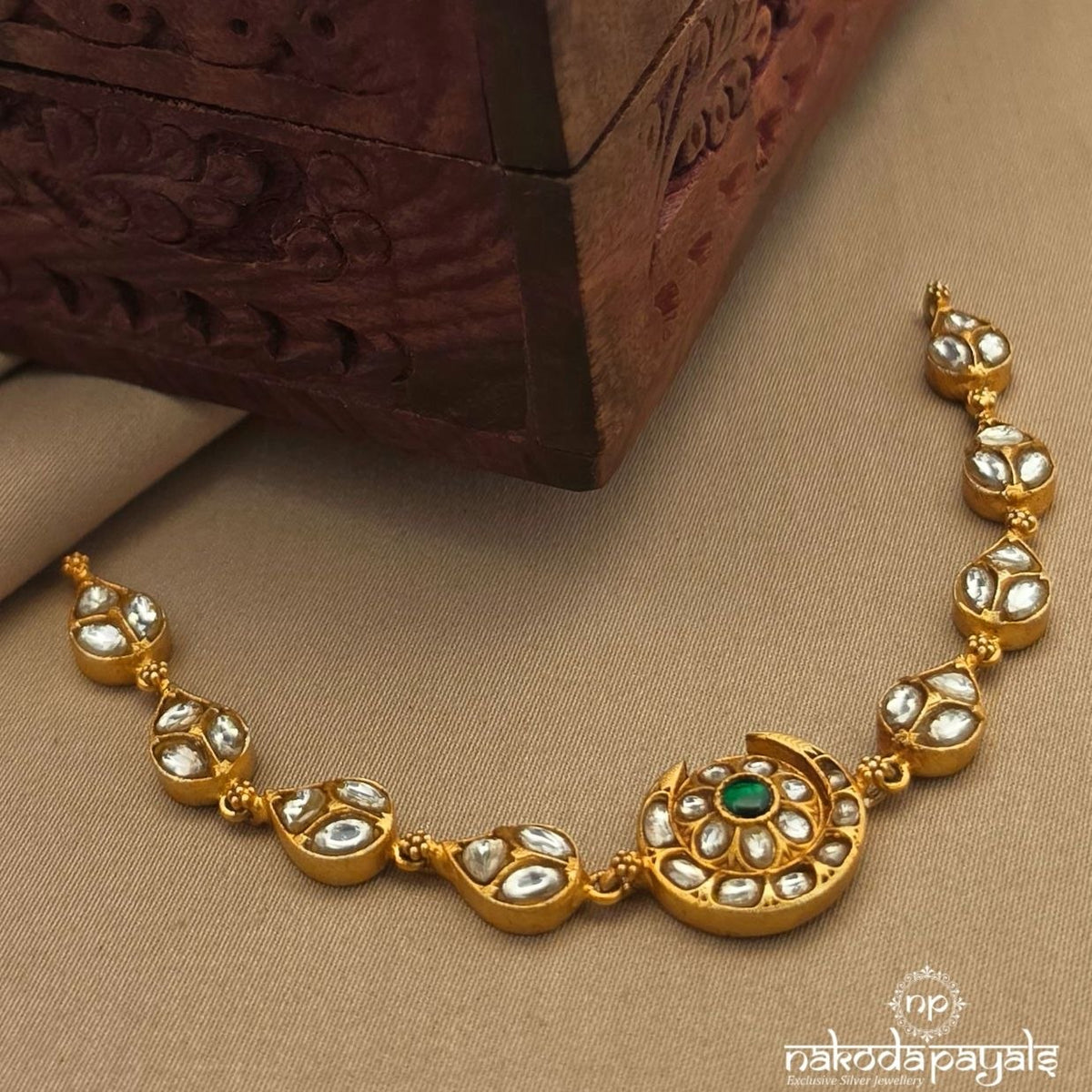 White Moon Kundan Choker (Gn11129)