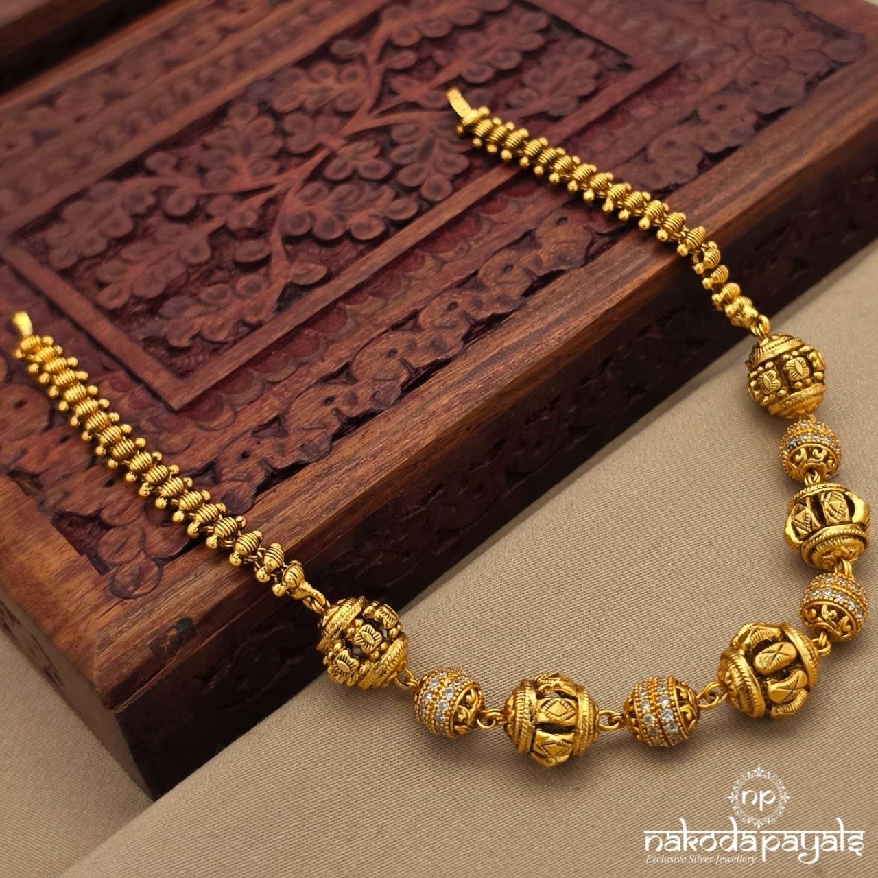 Carved Traditional Neckpiece (Gn10390)