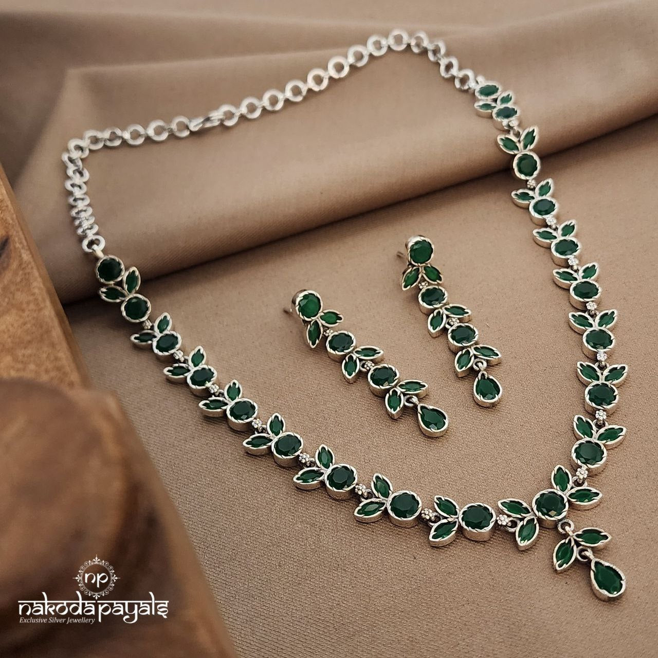 Leafy Green Neckpiece With Earrings (N11068)