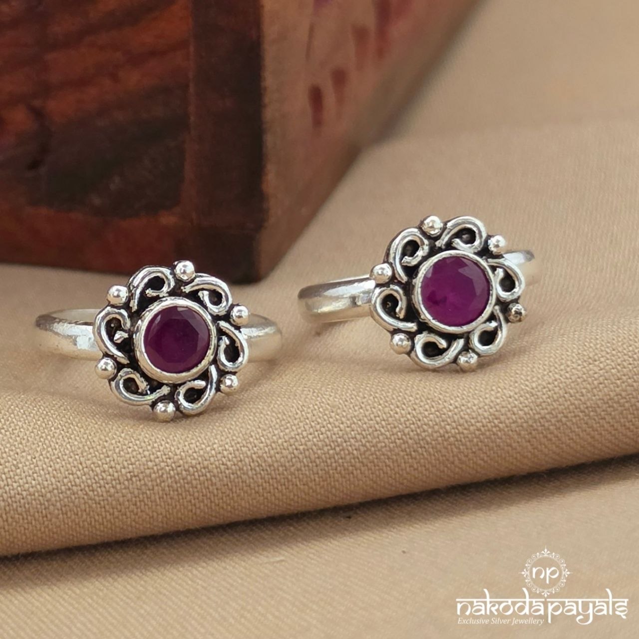 Eye-catching Toerings (T5006-08)