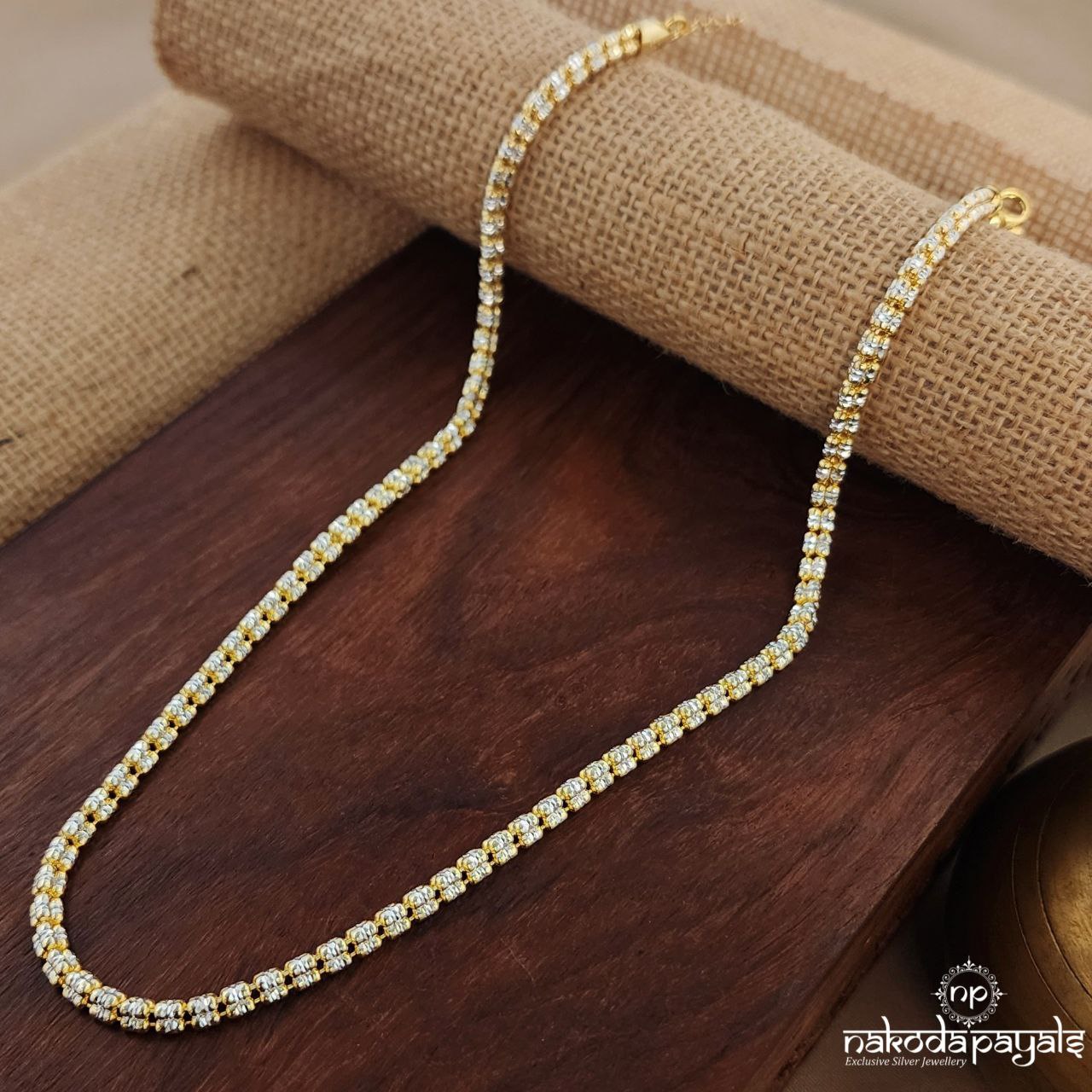 Twinkling Gleam Neckpiece (St3361)