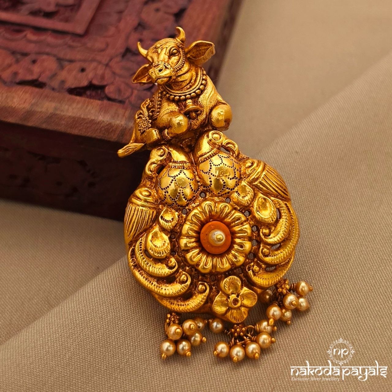 Coral Peacock Nandi Pendant (Gp2316)