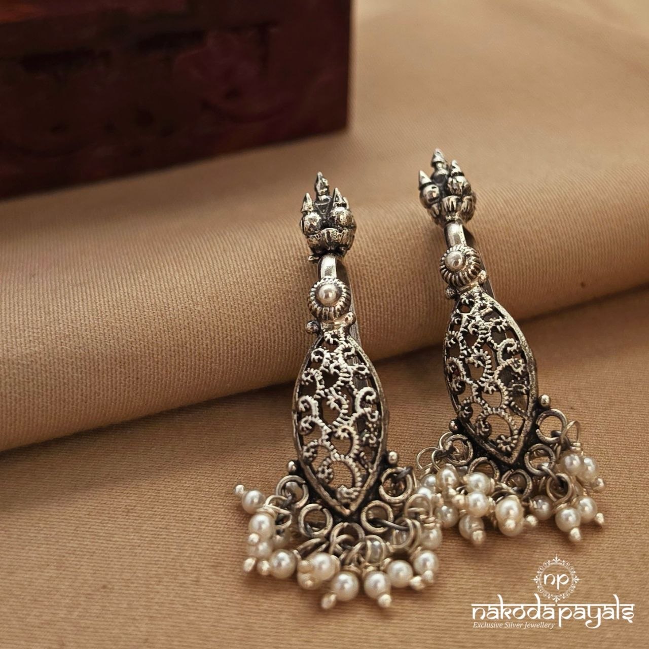 Adorable Pearly Pressing Bugadi (S9498)